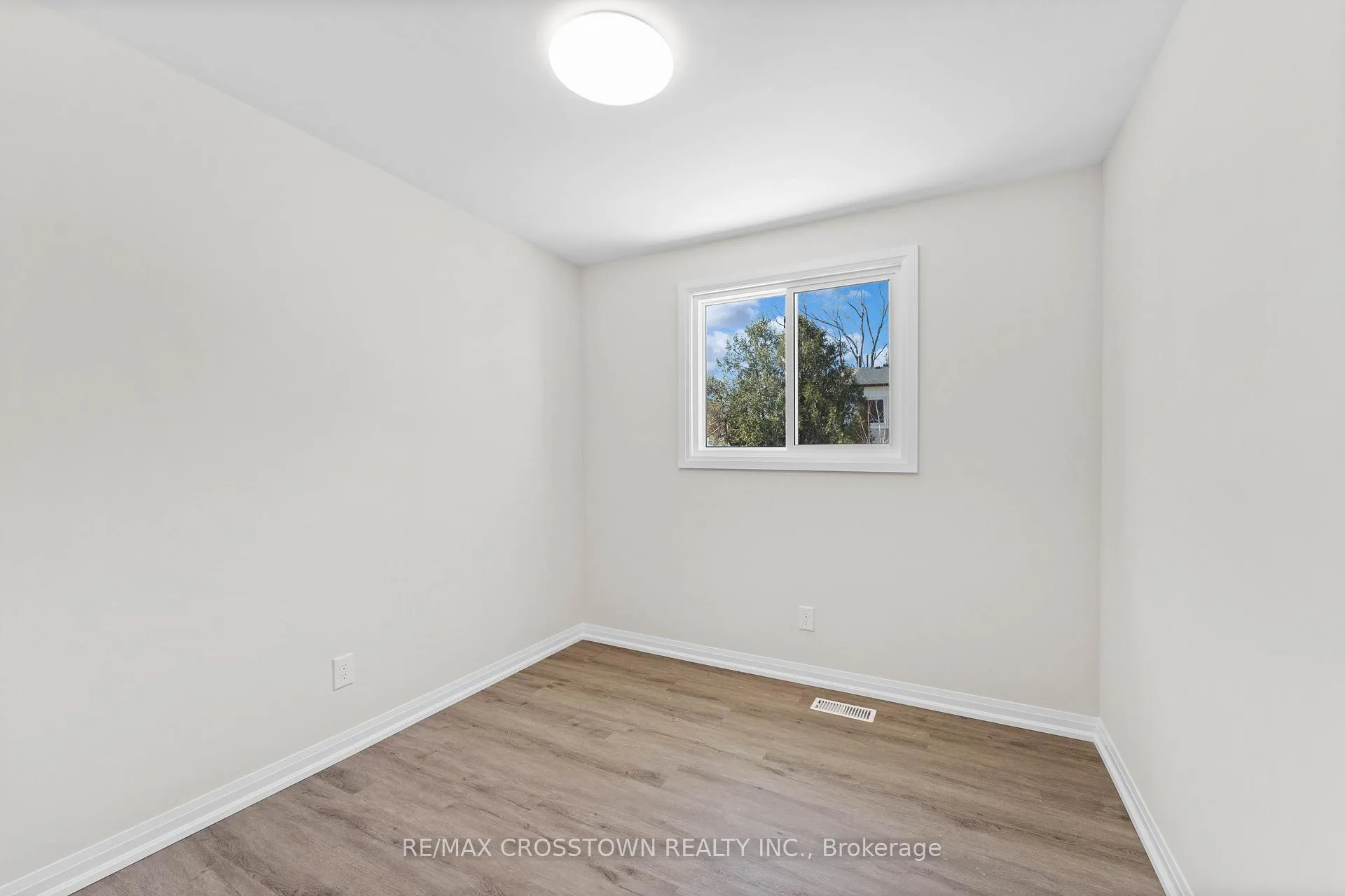 Photo 12 of 43 Charlbrook Avenue, Barrie, Cundles East — HOMEH