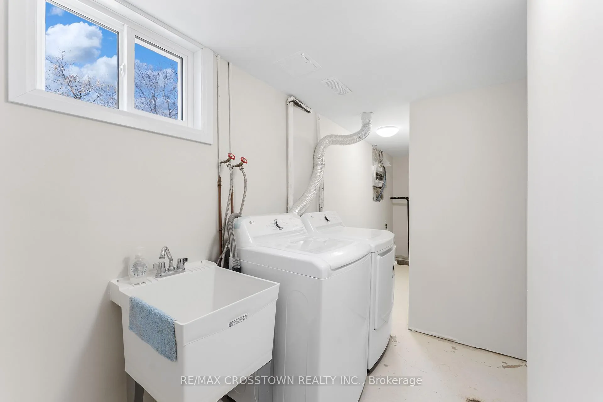 Photo 24 of 43 Charlbrook Avenue, Barrie, Cundles East — HOMEH
