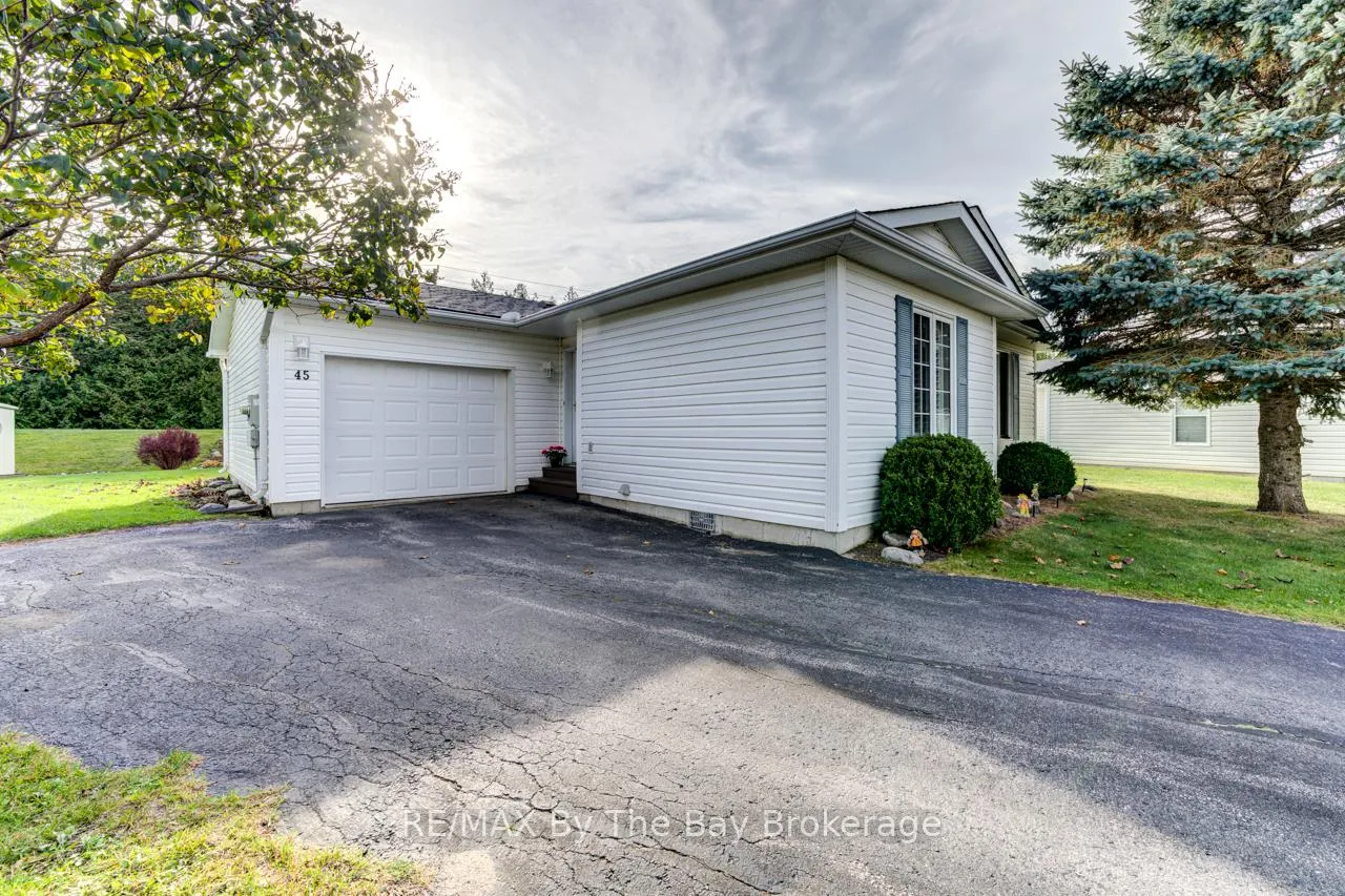 Photo 7 of 45 Pennsylvania Avenue, Wasaga Beach — HOMEH