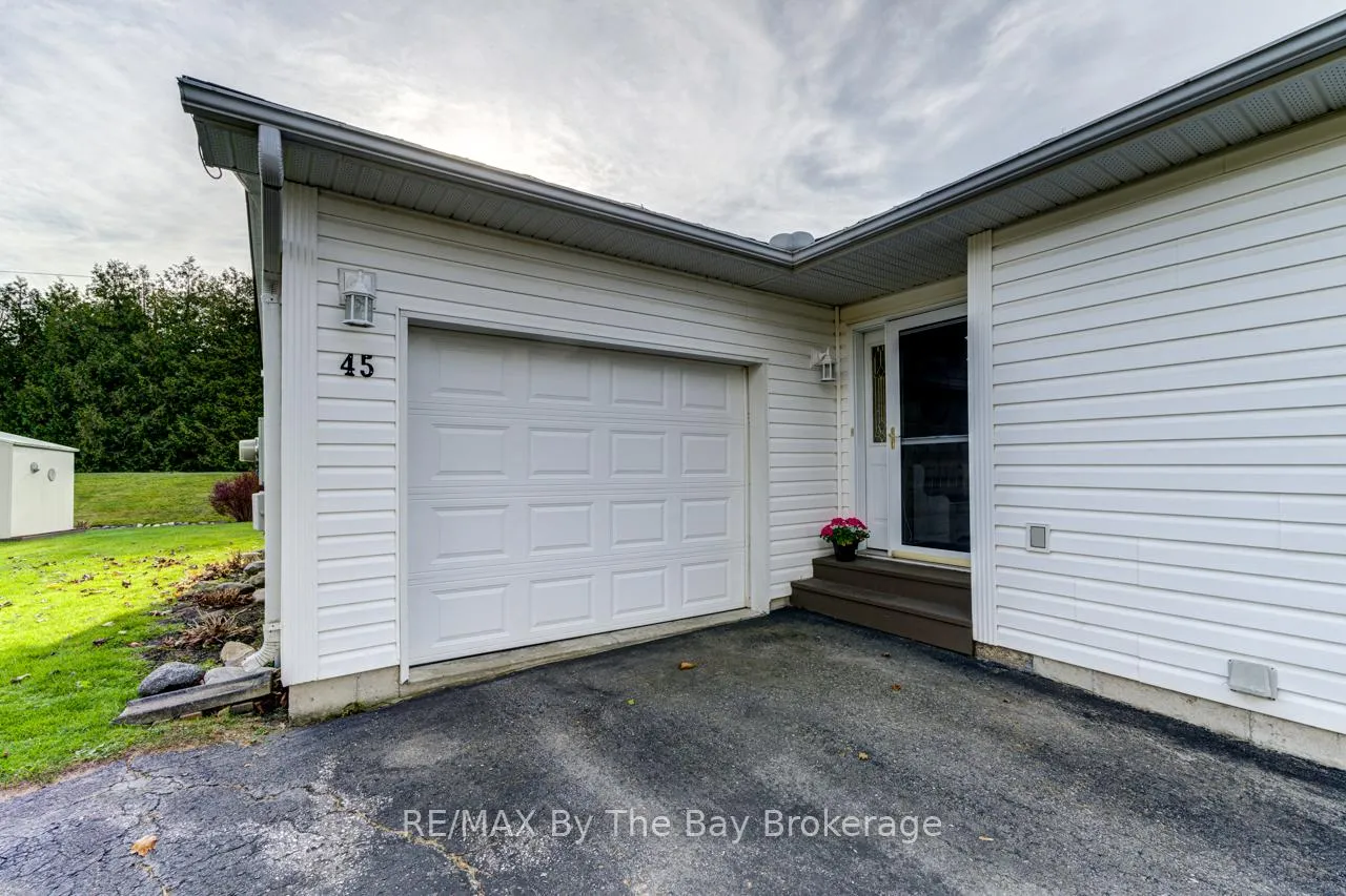 Photo 8 of 45 Pennsylvania Avenue, Wasaga Beach — HOMEH