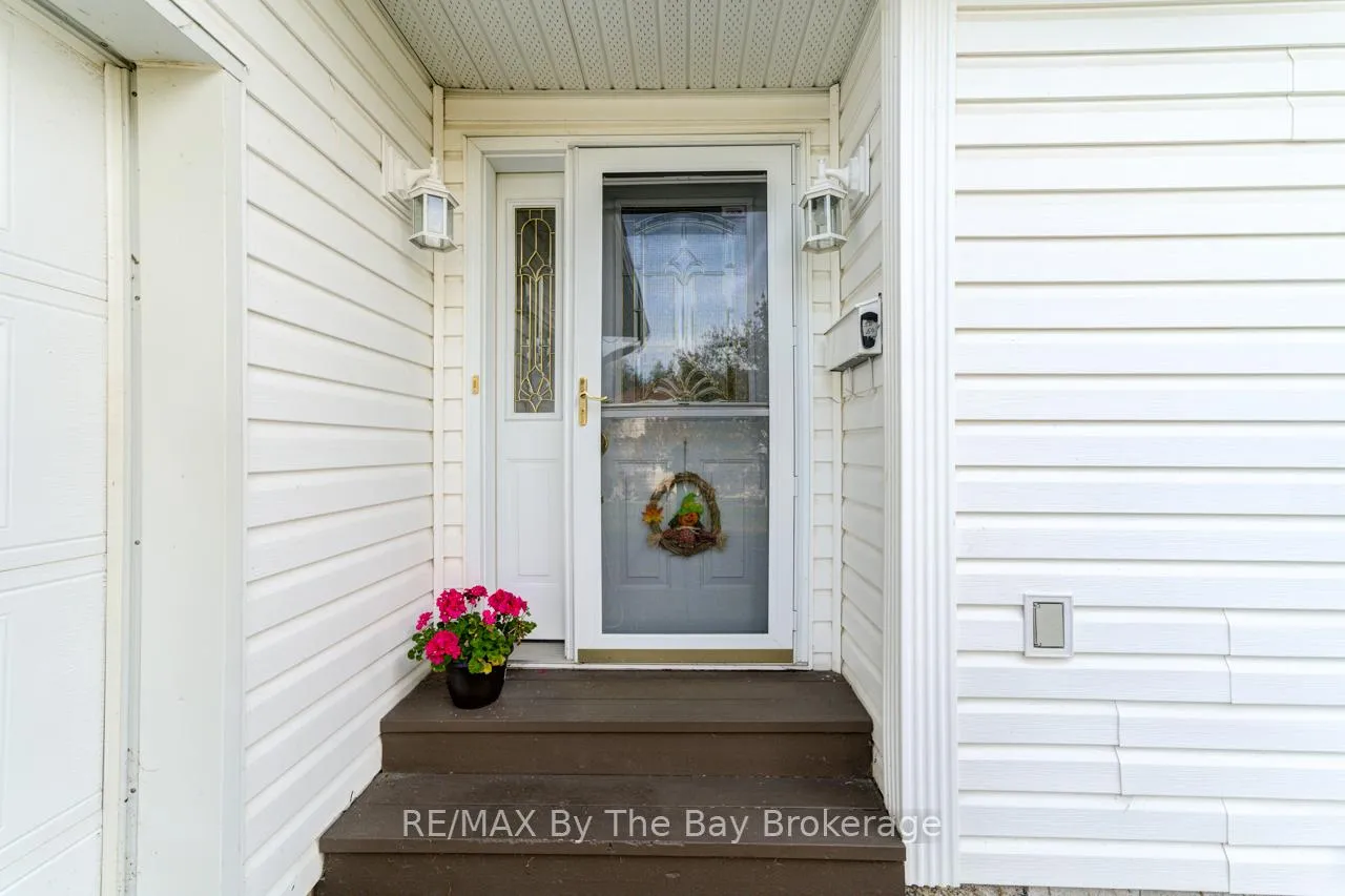 Photo 9 of 45 Pennsylvania Avenue, Wasaga Beach — HOMEH