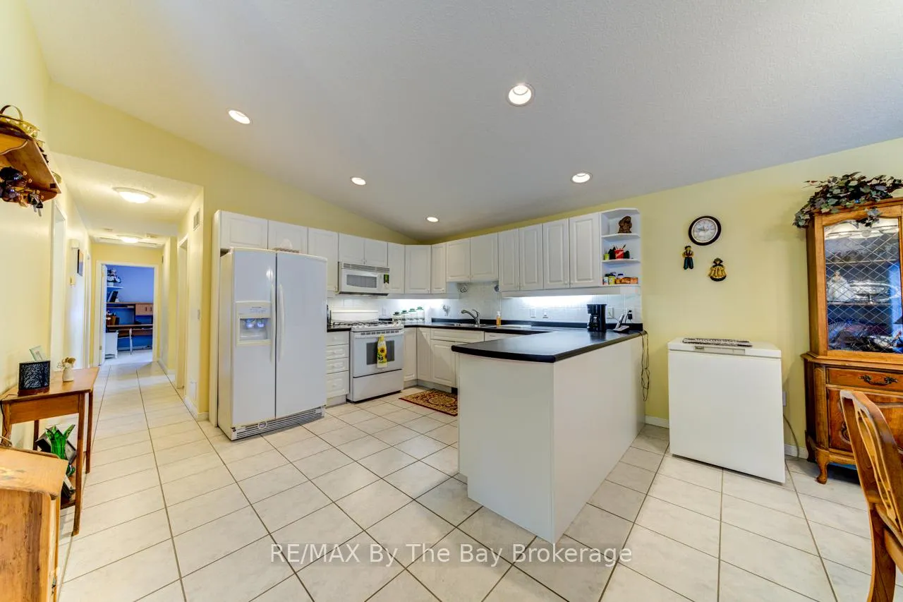 Photo 13 of 45 Pennsylvania Avenue, Wasaga Beach — HOMEH