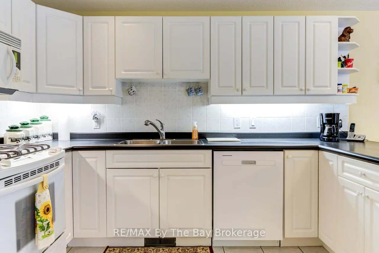 Photo 18 of 45 Pennsylvania Avenue, Wasaga Beach — HOMEH