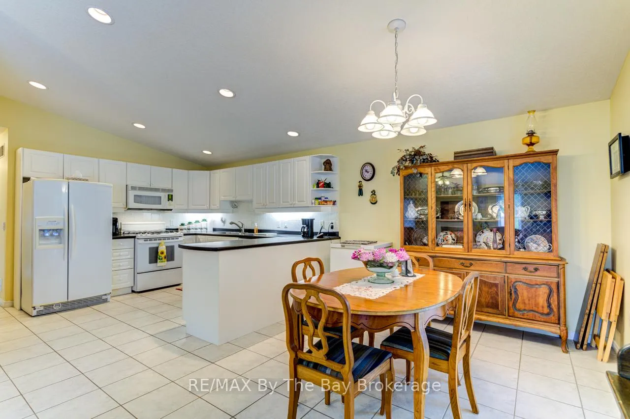 Photo 21 of 45 Pennsylvania Avenue, Wasaga Beach — HOMEH