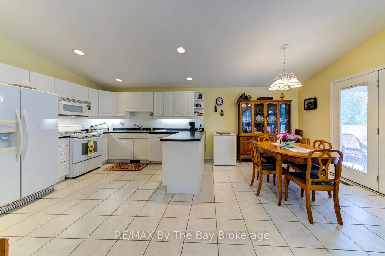 Photo 23 of 45 Pennsylvania Avenue, Wasaga Beach — HOMEH