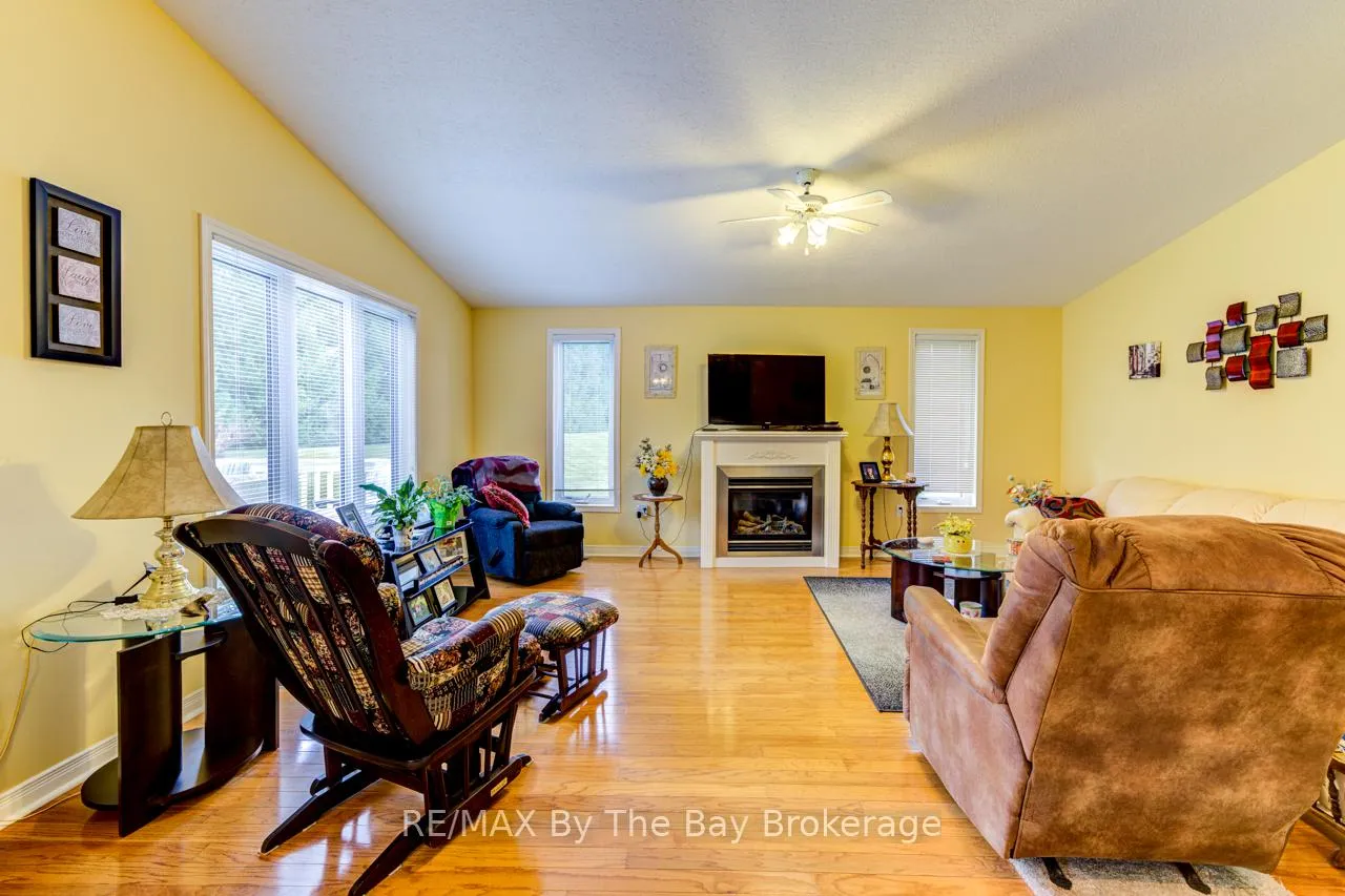 Photo 24 of 45 Pennsylvania Avenue, Wasaga Beach — HOMEH