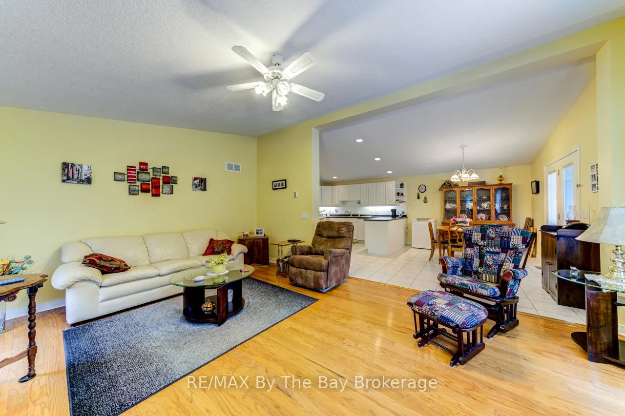 Photo 29 of 45 Pennsylvania Avenue, Wasaga Beach — HOMEH