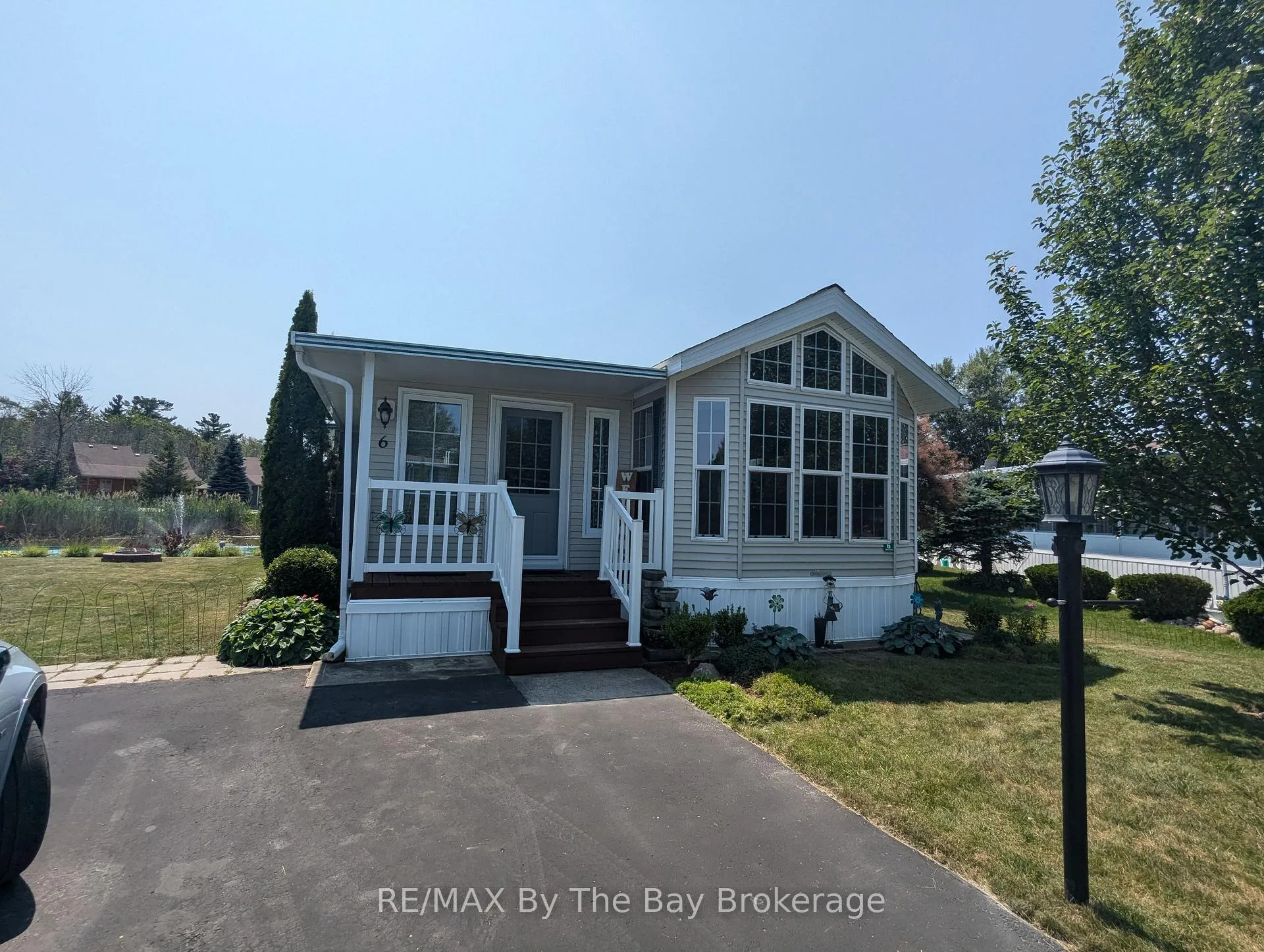 Photo 1 of 6 Huron Circle, Wasaga Beach — HOMEH