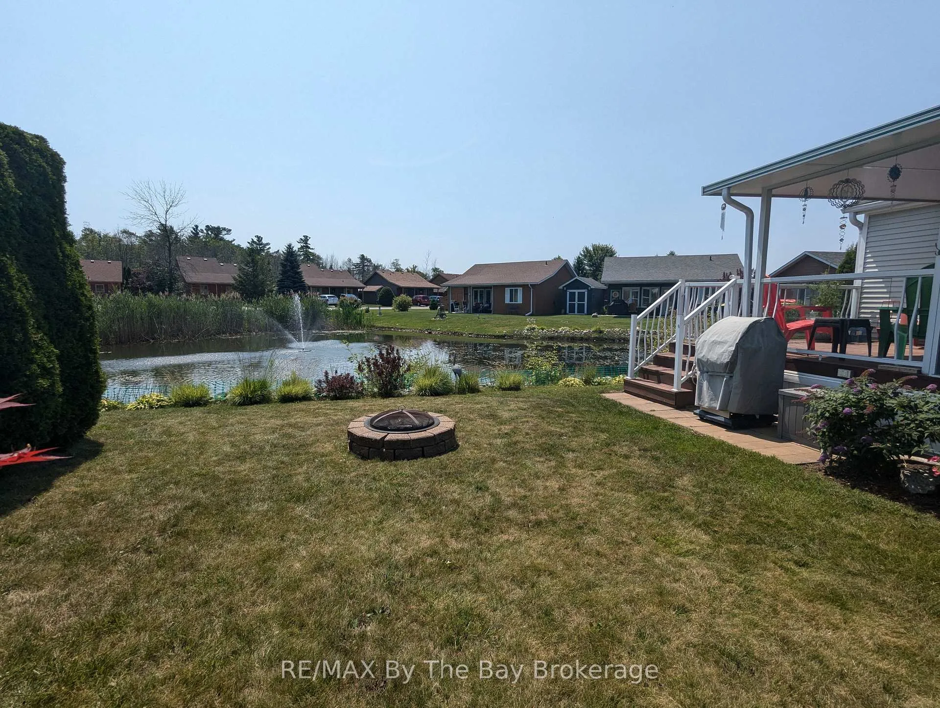 Photo 3 of 6 Huron Circle, Wasaga Beach — HOMEH