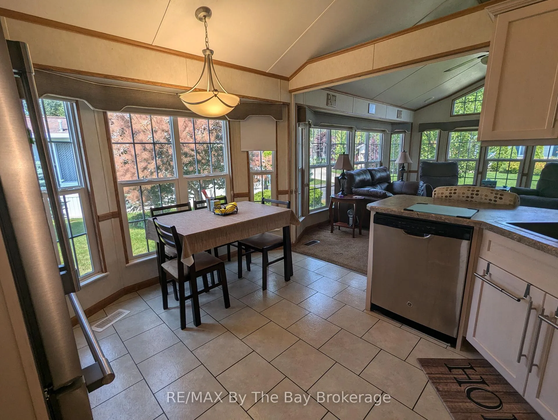 Photo 14 of 6 Huron Circle, Wasaga Beach — HOMEH