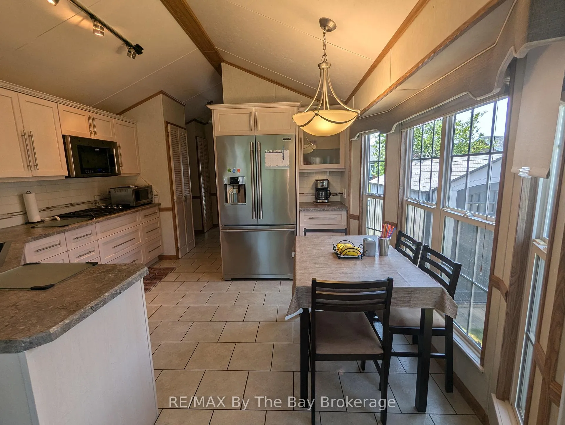 Photo 16 of 6 Huron Circle, Wasaga Beach — HOMEH