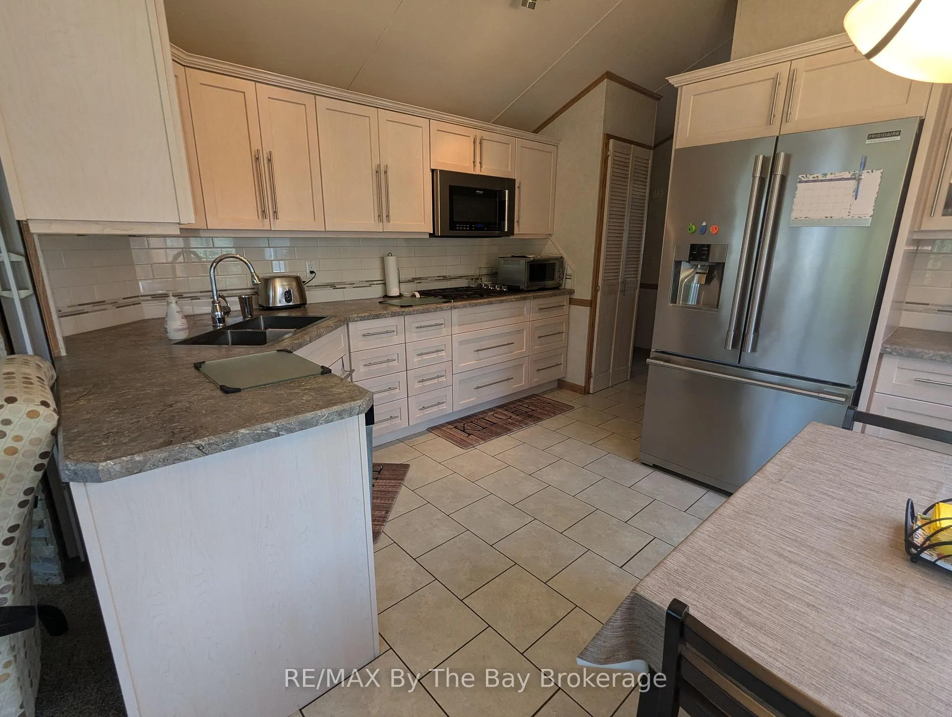 Photo 17 of 6 Huron Circle, Wasaga Beach — HOMEH