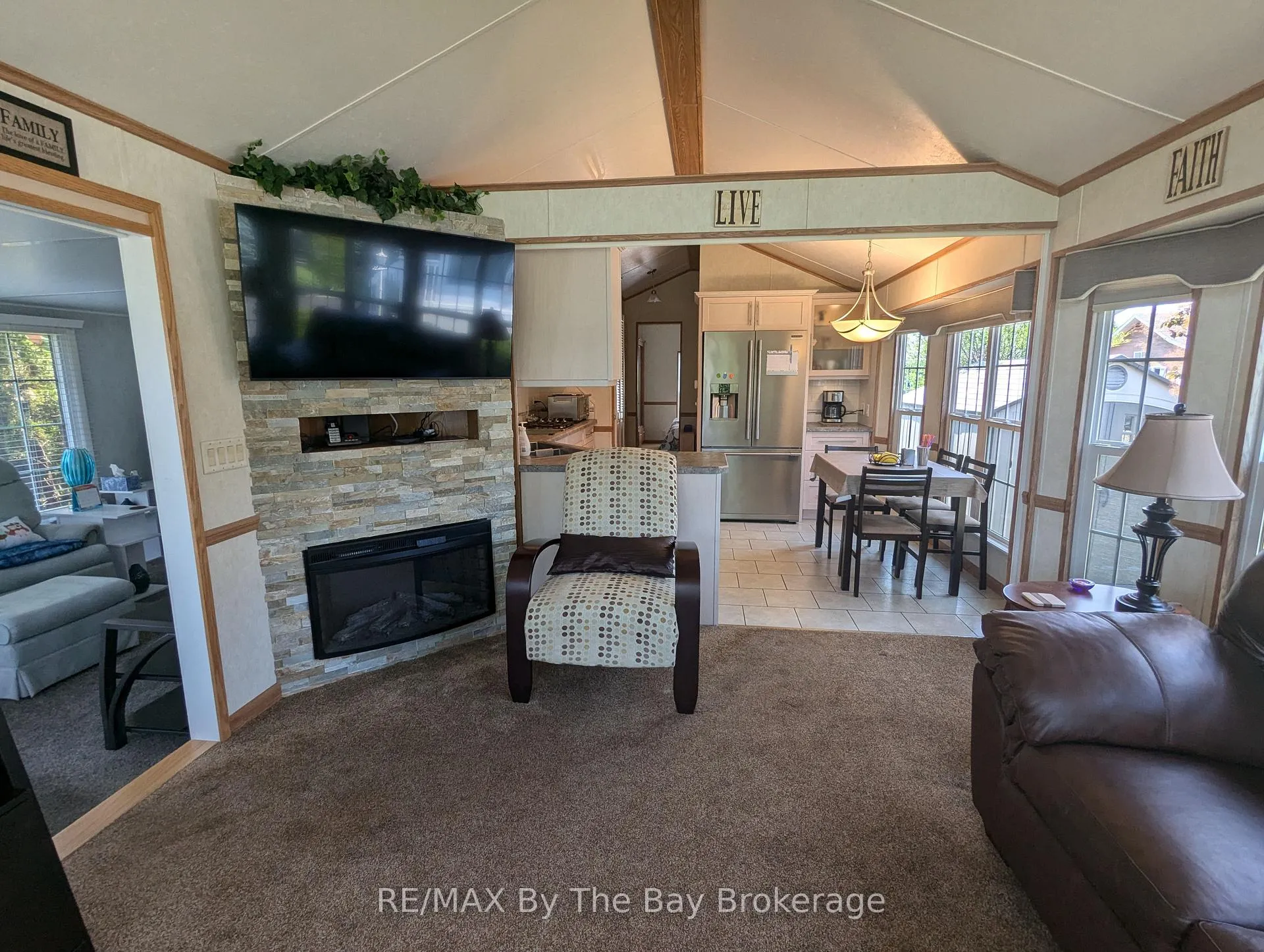 Photo 20 of 6 Huron Circle, Wasaga Beach — HOMEH