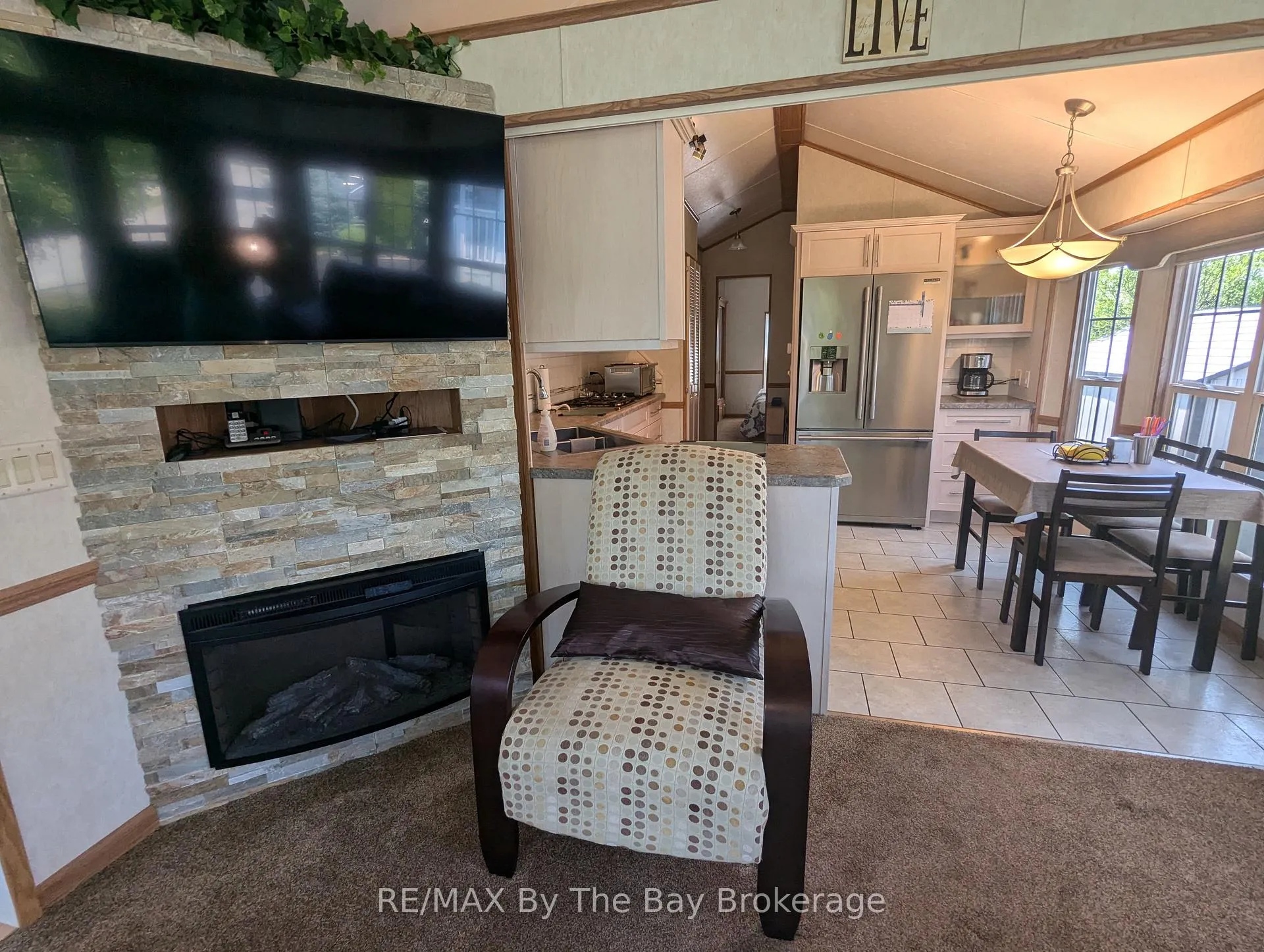Photo 21 of 6 Huron Circle, Wasaga Beach — HOMEH