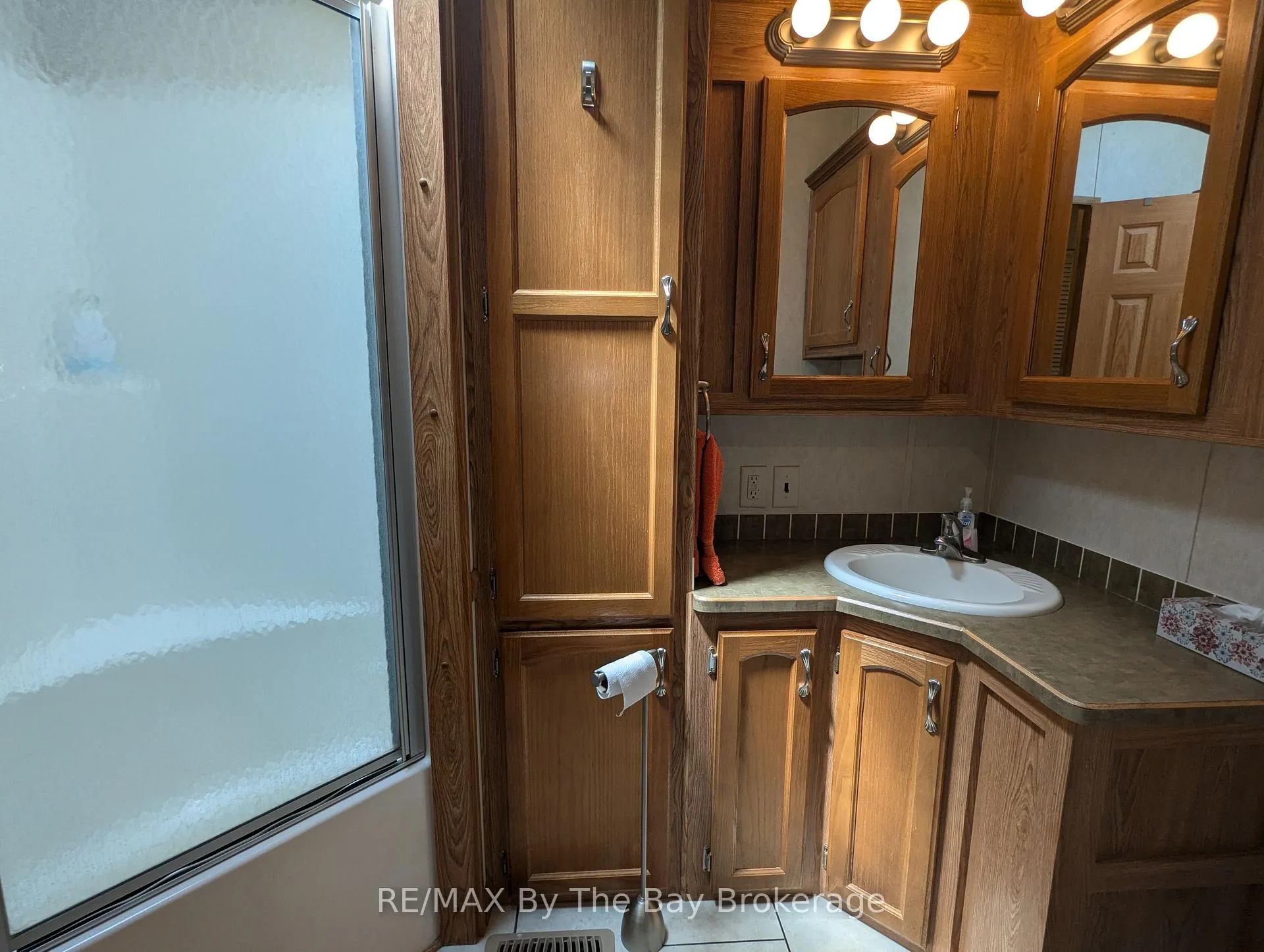 Photo 23 of 6 Huron Circle, Wasaga Beach — HOMEH