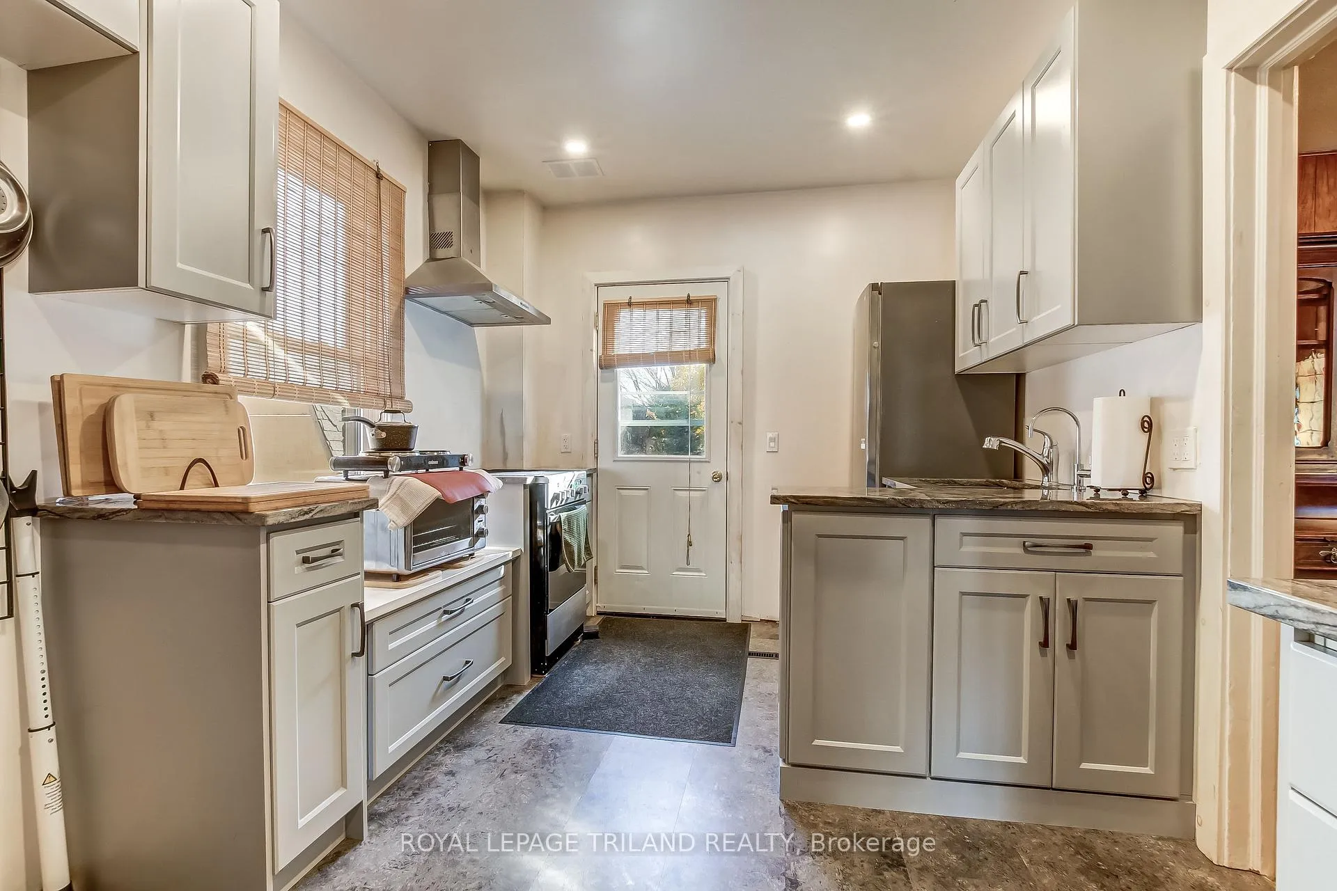 Photo 7 of 51 Maple Street, St. Thomas — HOMEH