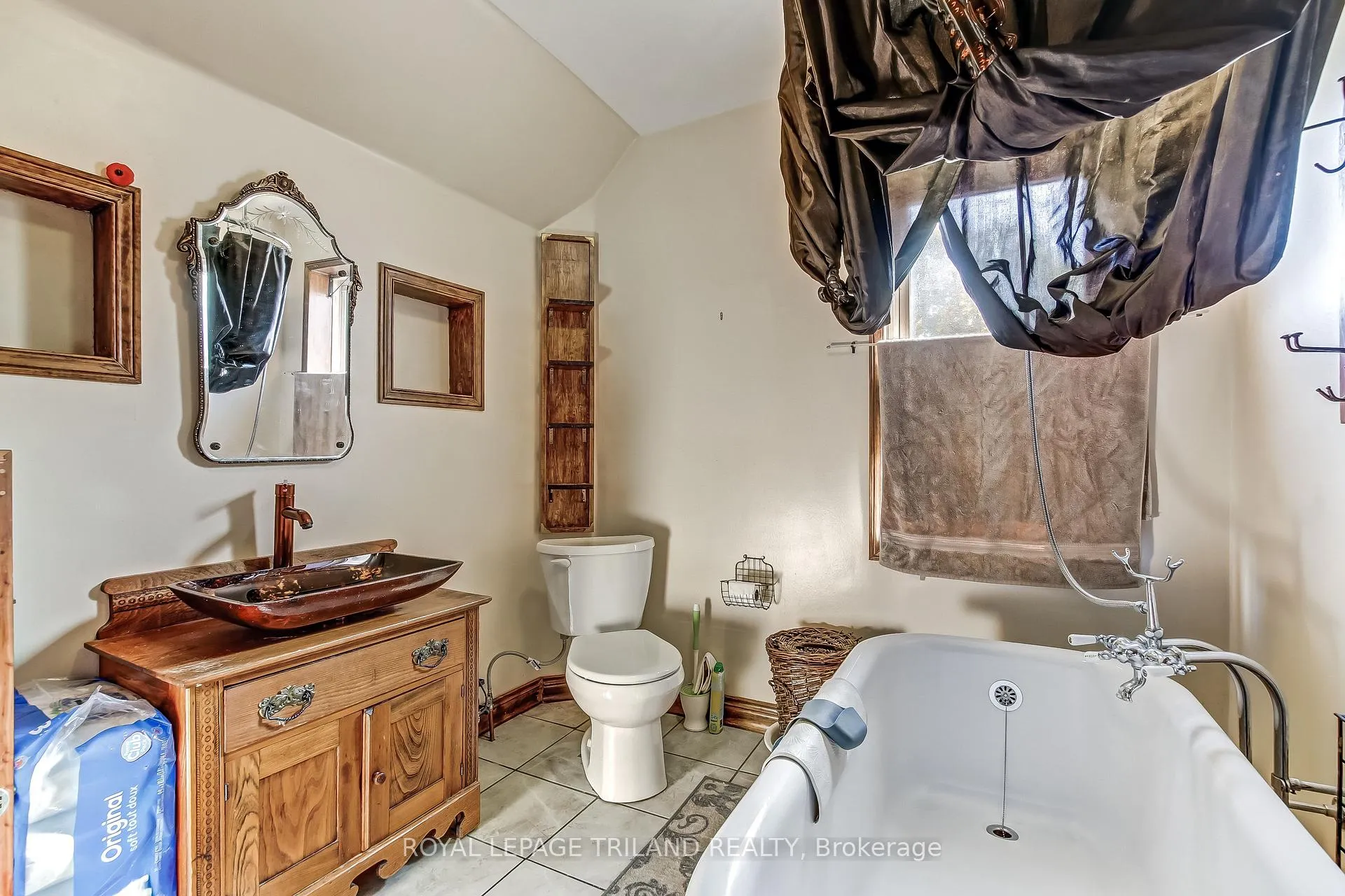 Photo 8 of 51 Maple Street, St. Thomas — HOMEH