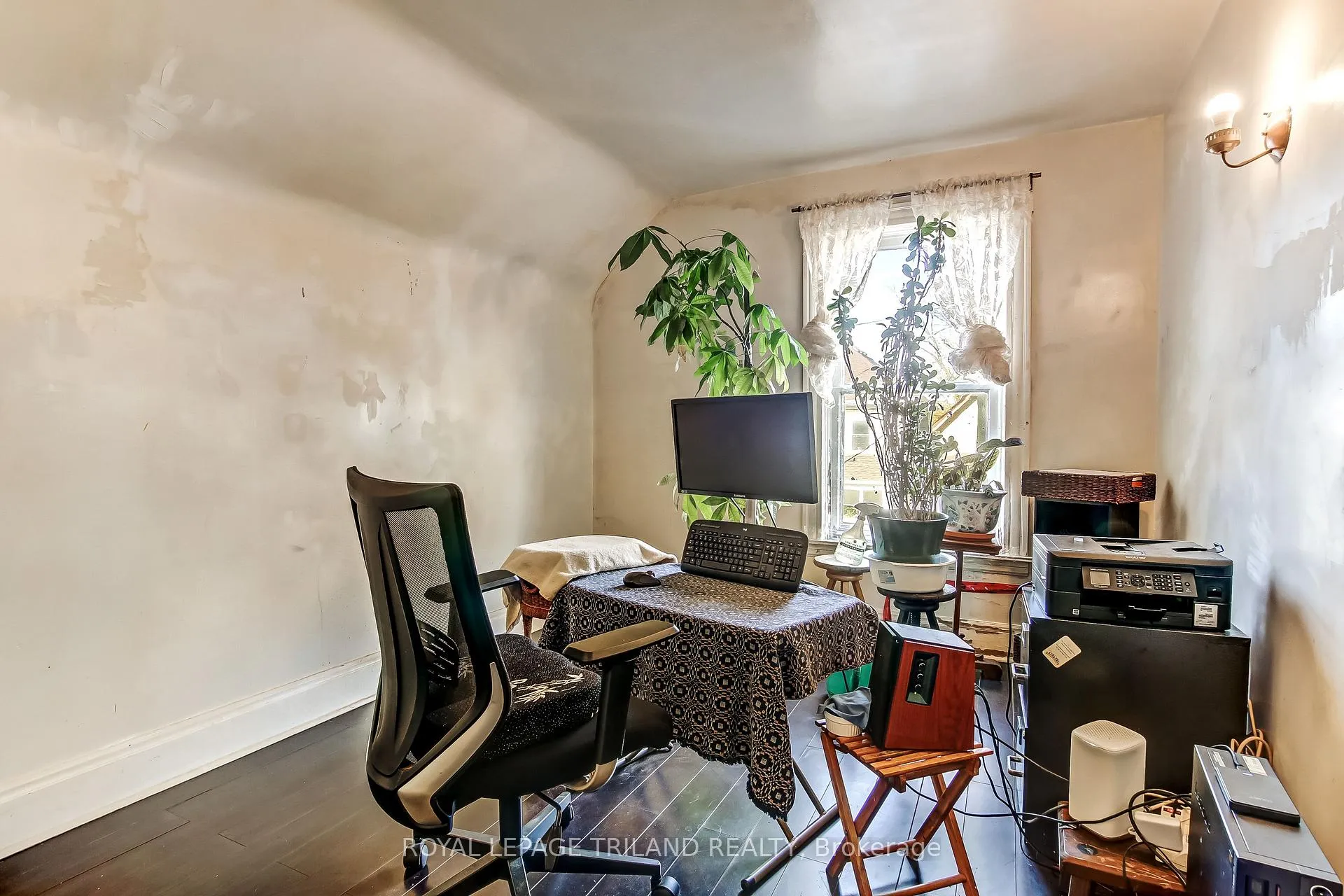 Photo 10 of 51 Maple Street, St. Thomas — HOMEH