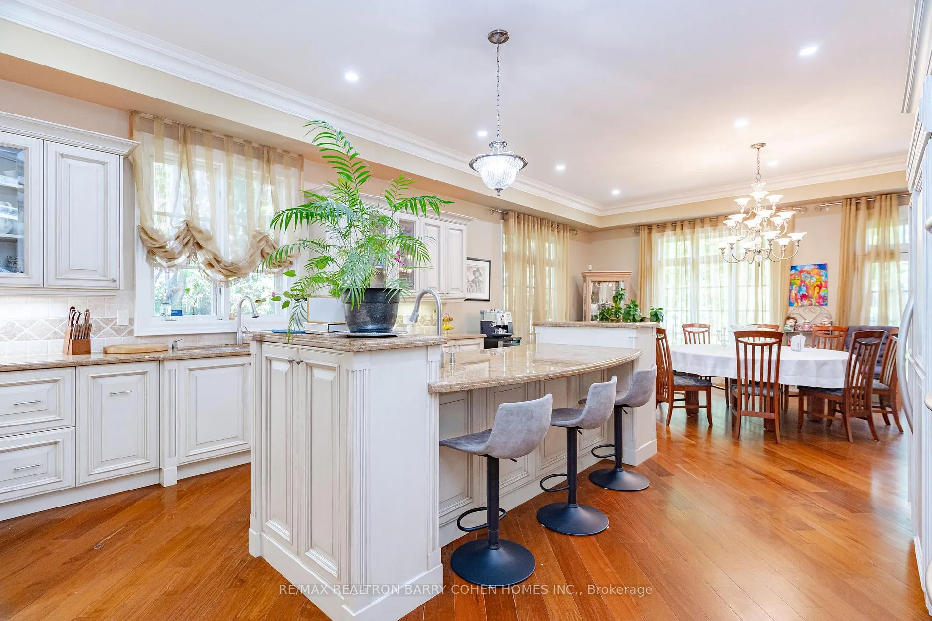 Photo 7 of 76 Thornridge Drive, Vaughan, Crestwood-Springfarm-Yorkhill — HOMEH