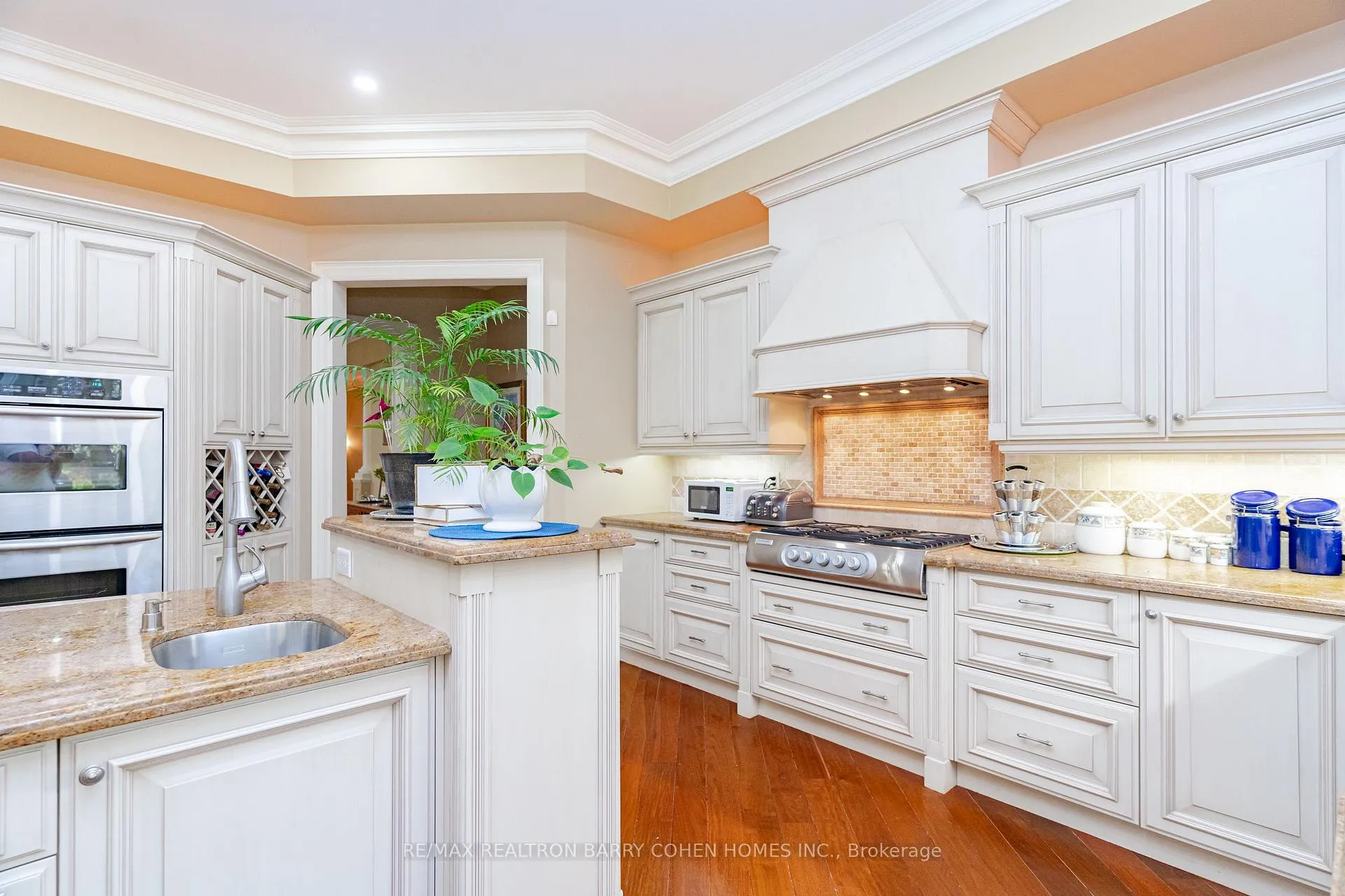 Photo 8 of 76 Thornridge Drive, Vaughan, Crestwood-Springfarm-Yorkhill — HOMEH