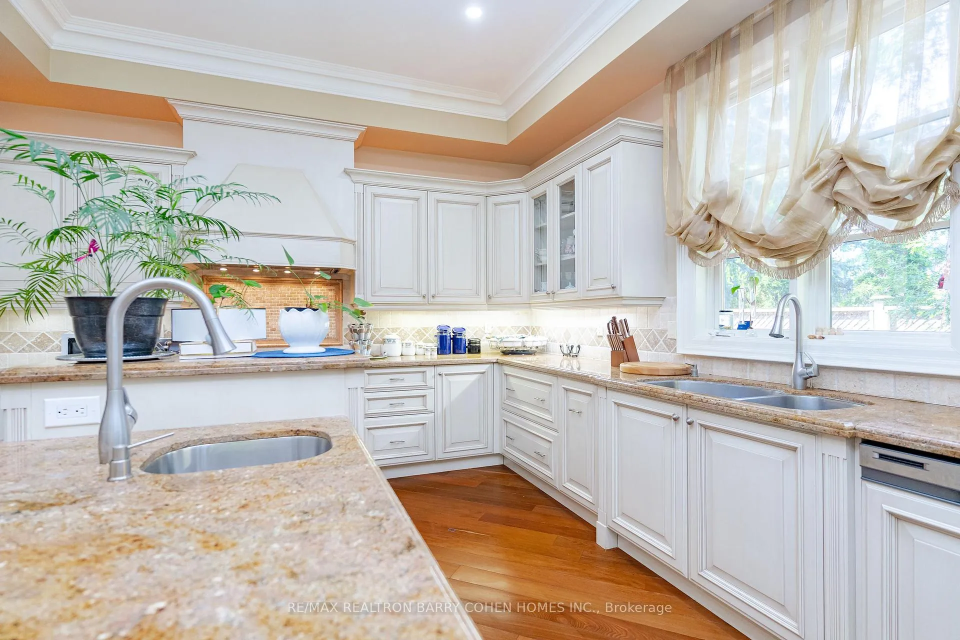 Photo 9 of 76 Thornridge Drive, Vaughan, Crestwood-Springfarm-Yorkhill — HOMEH