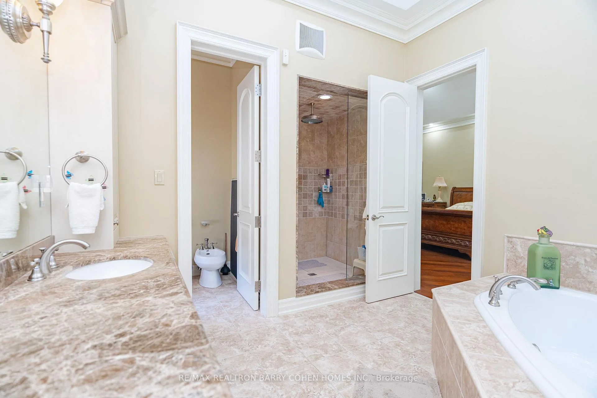 Photo 12 of 76 Thornridge Drive, Vaughan, Crestwood-Springfarm-Yorkhill — HOMEH