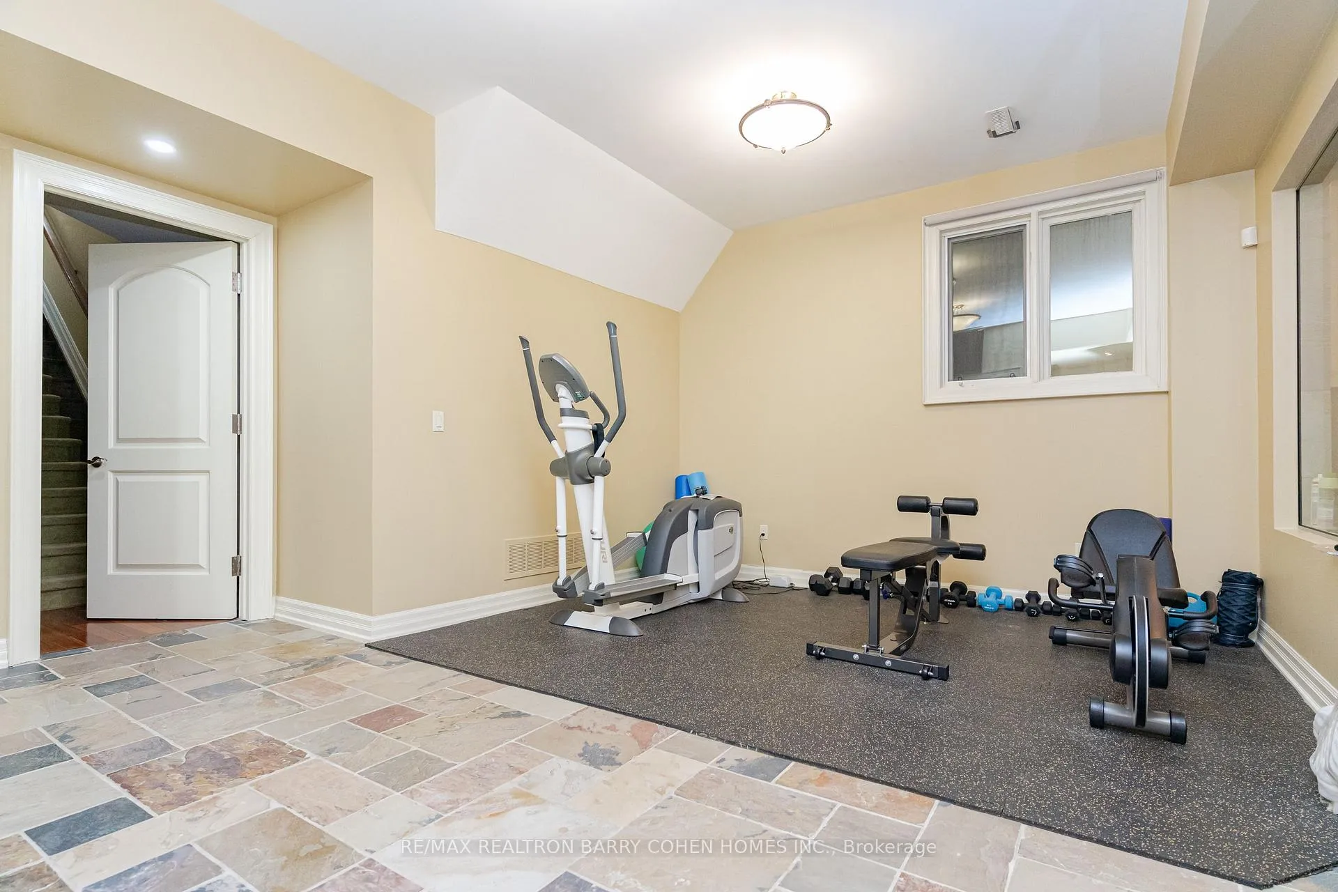 Photo 23 of 76 Thornridge Drive, Vaughan, Crestwood-Springfarm-Yorkhill — HOMEH