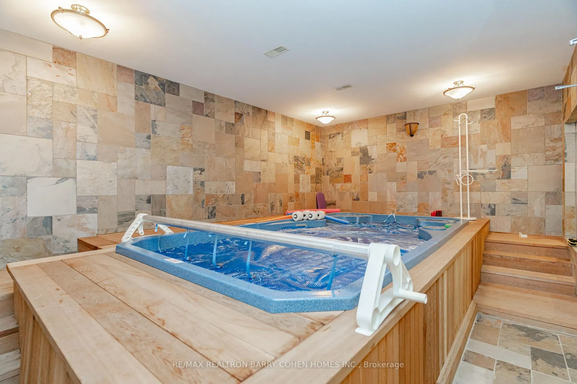 Photo 24 of 76 Thornridge Drive, Vaughan, Crestwood-Springfarm-Yorkhill — HOMEH