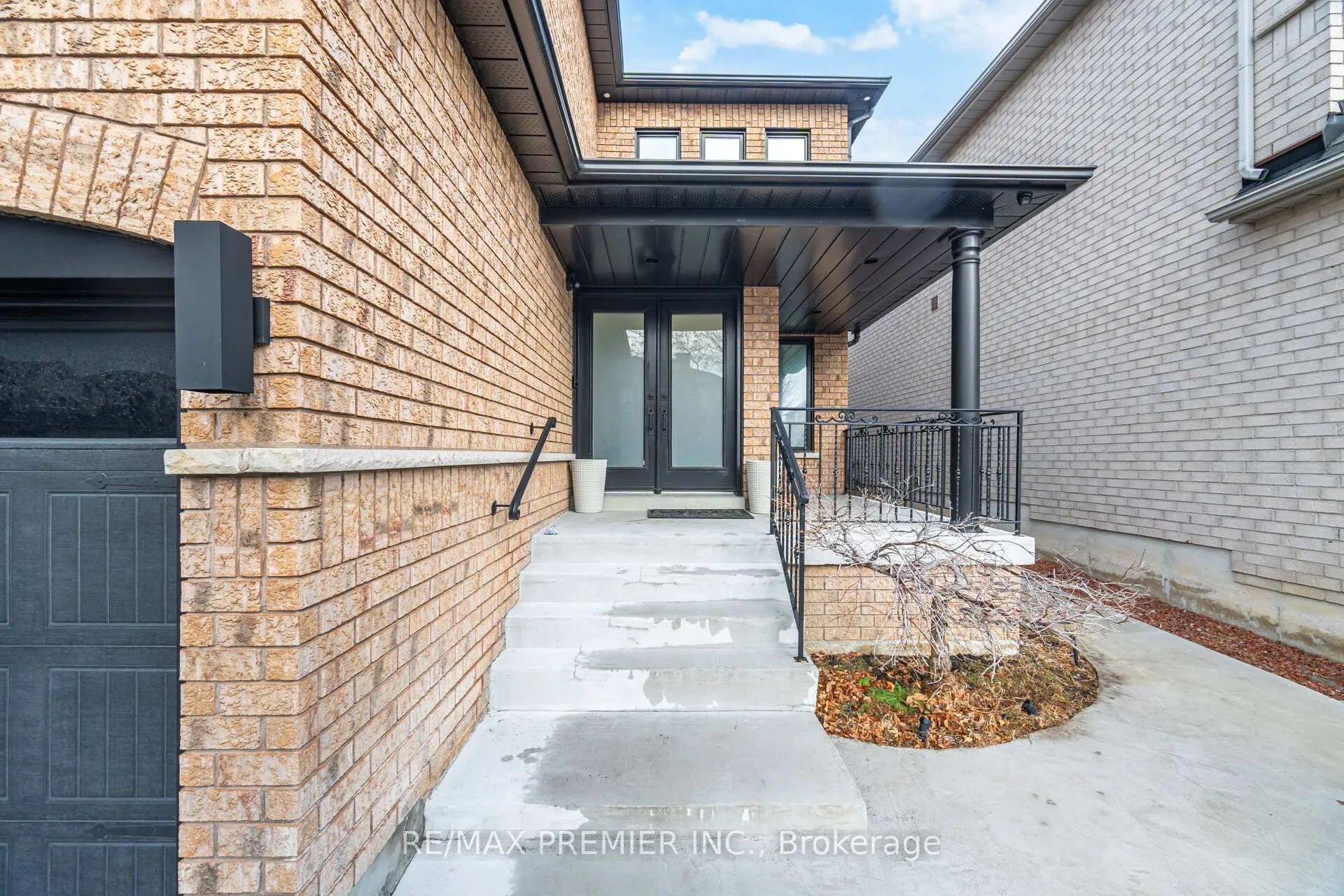 Photo 3 of 80 Sgotto Boulevard, Vaughan, Sonoma Heights — HOMEH