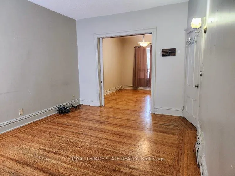 Photo 3 of 25 Gladstone Avenue, Hamilton, St. Clair — HOMEH
