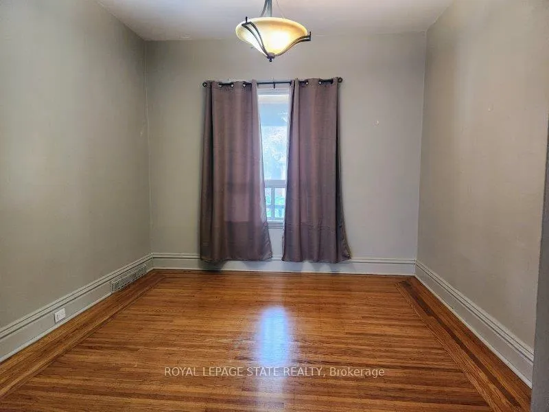 Photo 4 of 25 Gladstone Avenue, Hamilton, St. Clair — HOMEH