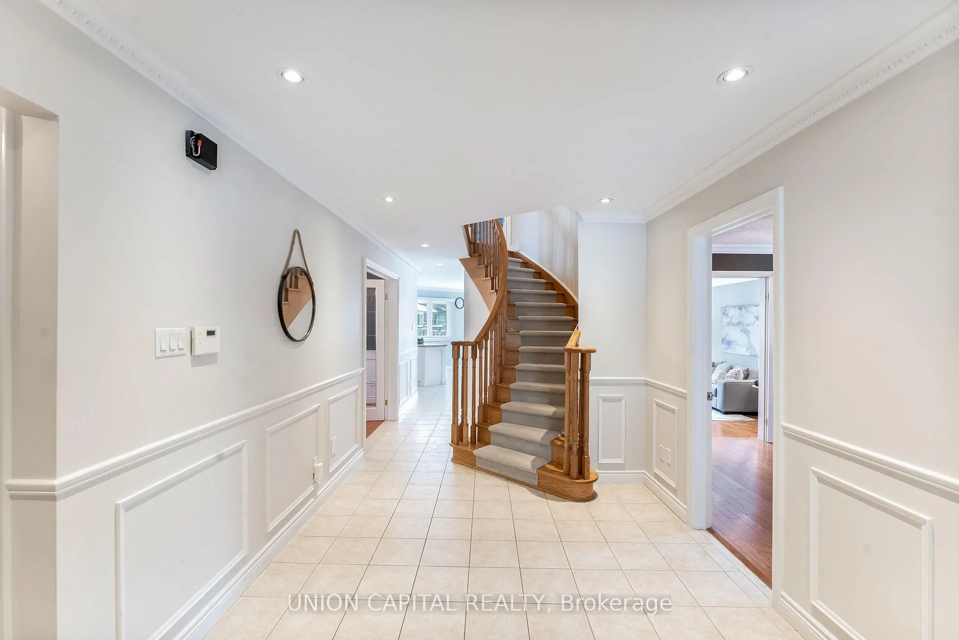 Photo 2 of 21 Bauer Crescent, Markham, Unionville — HOMEH
