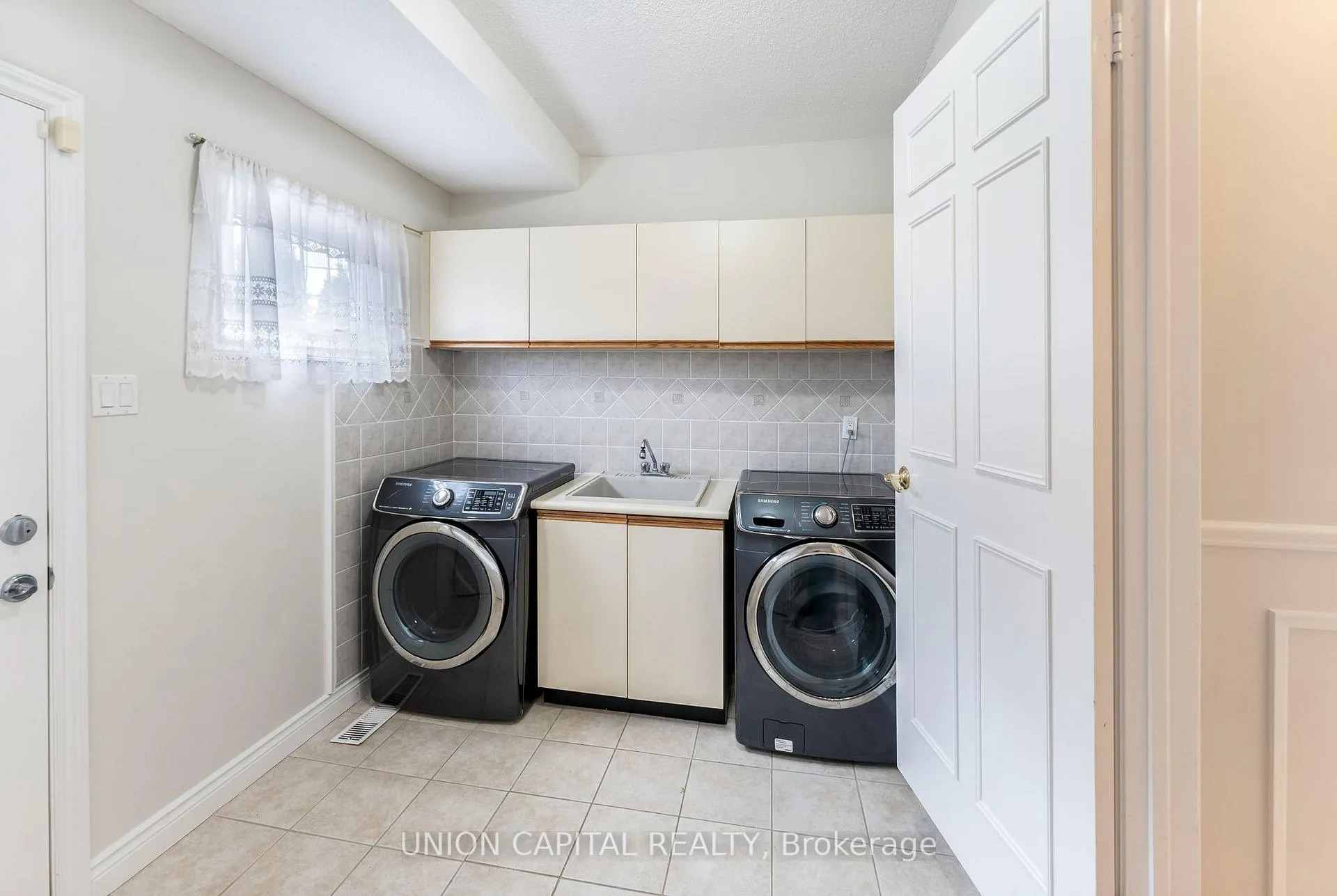 Photo 23 of 21 Bauer Crescent, Markham, Unionville — HOMEH