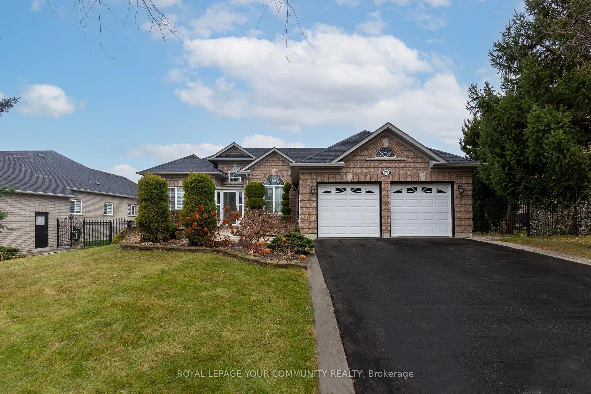 Photo 1 of 176 Laurentian Boulevard, Vaughan, Rural Vaughan — HOMEH