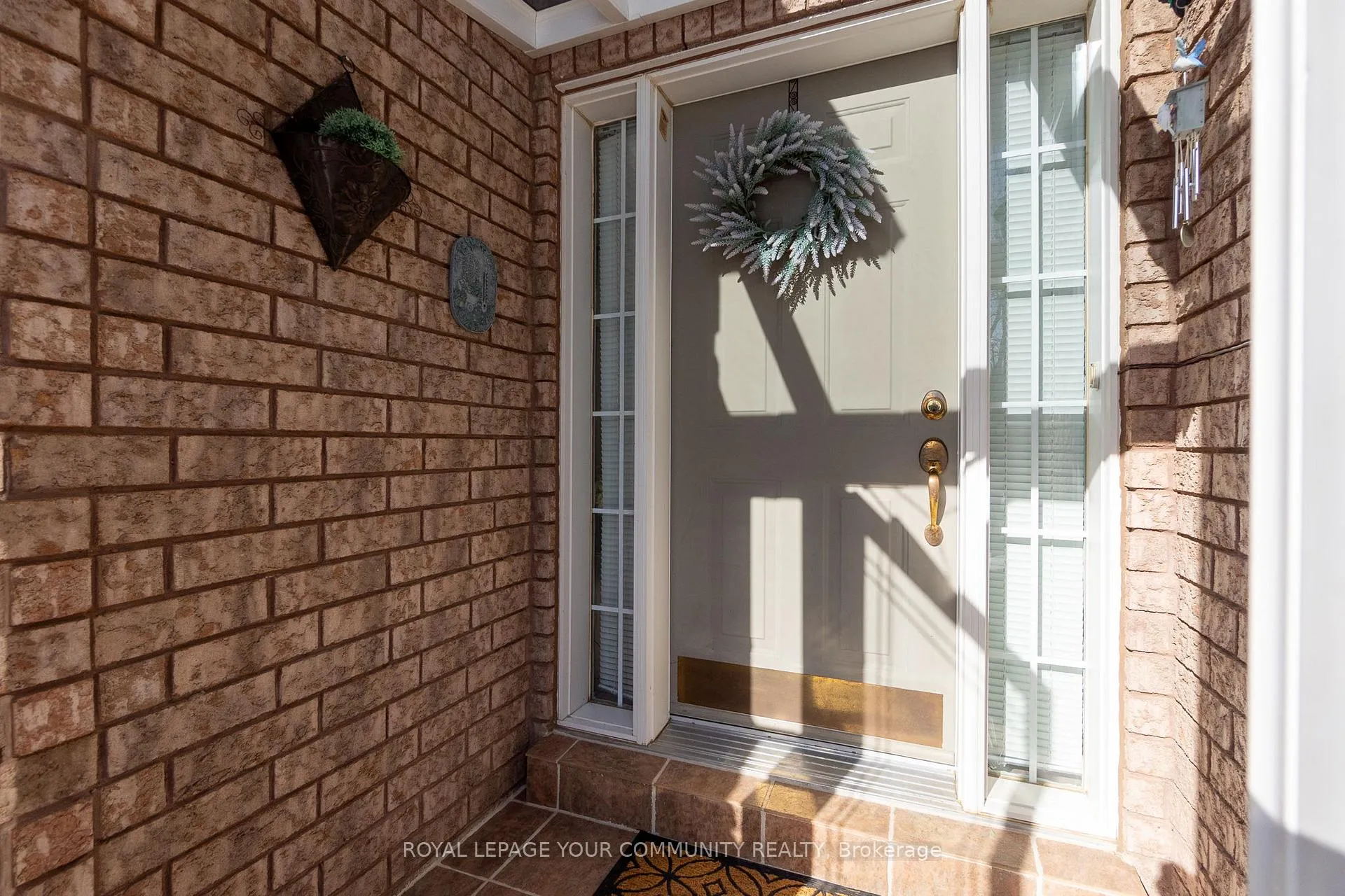 Photo 2 of 176 Laurentian Boulevard, Vaughan, Rural Vaughan — HOMEH