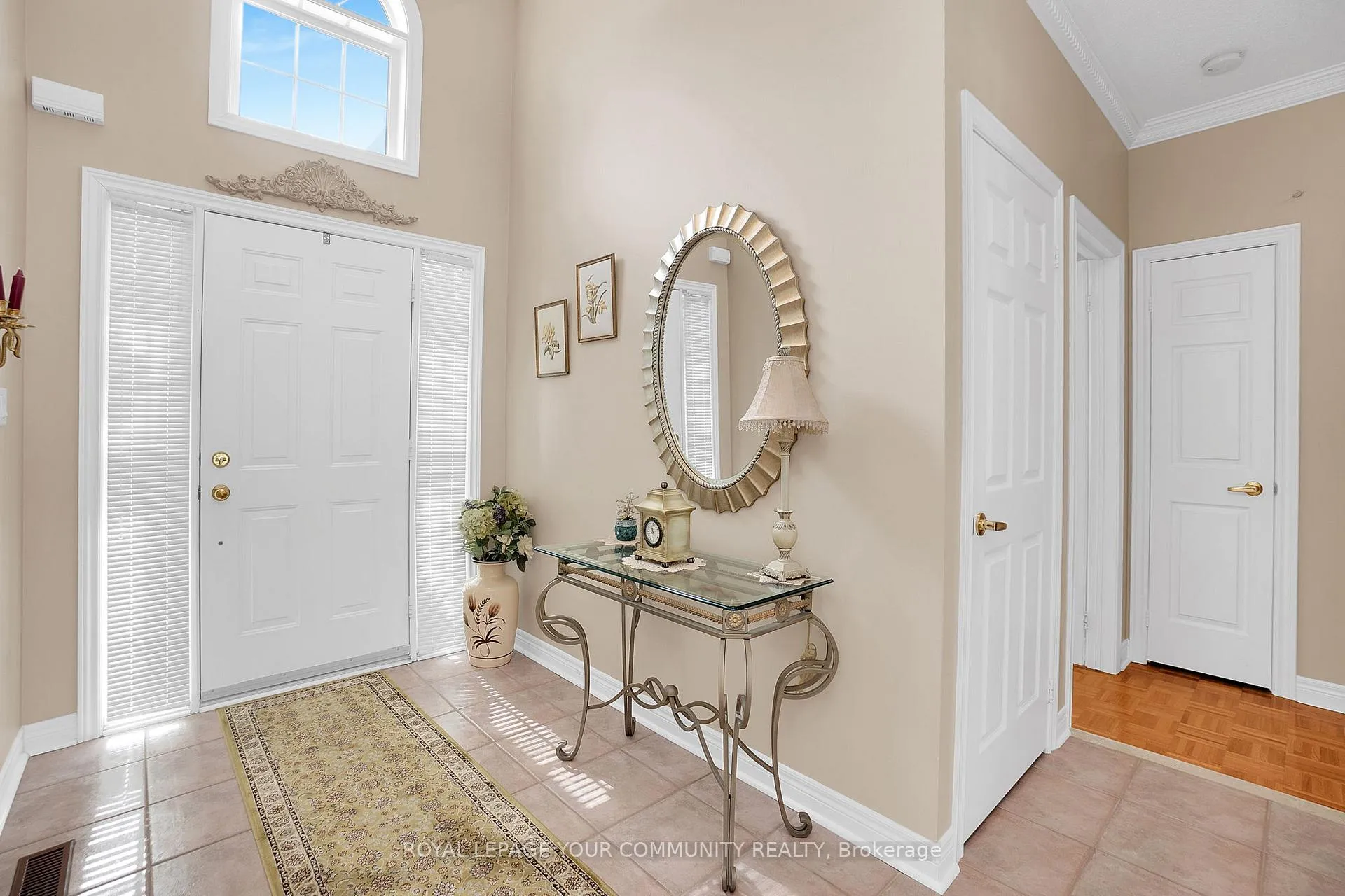 Photo 3 of 176 Laurentian Boulevard, Vaughan, Rural Vaughan — HOMEH