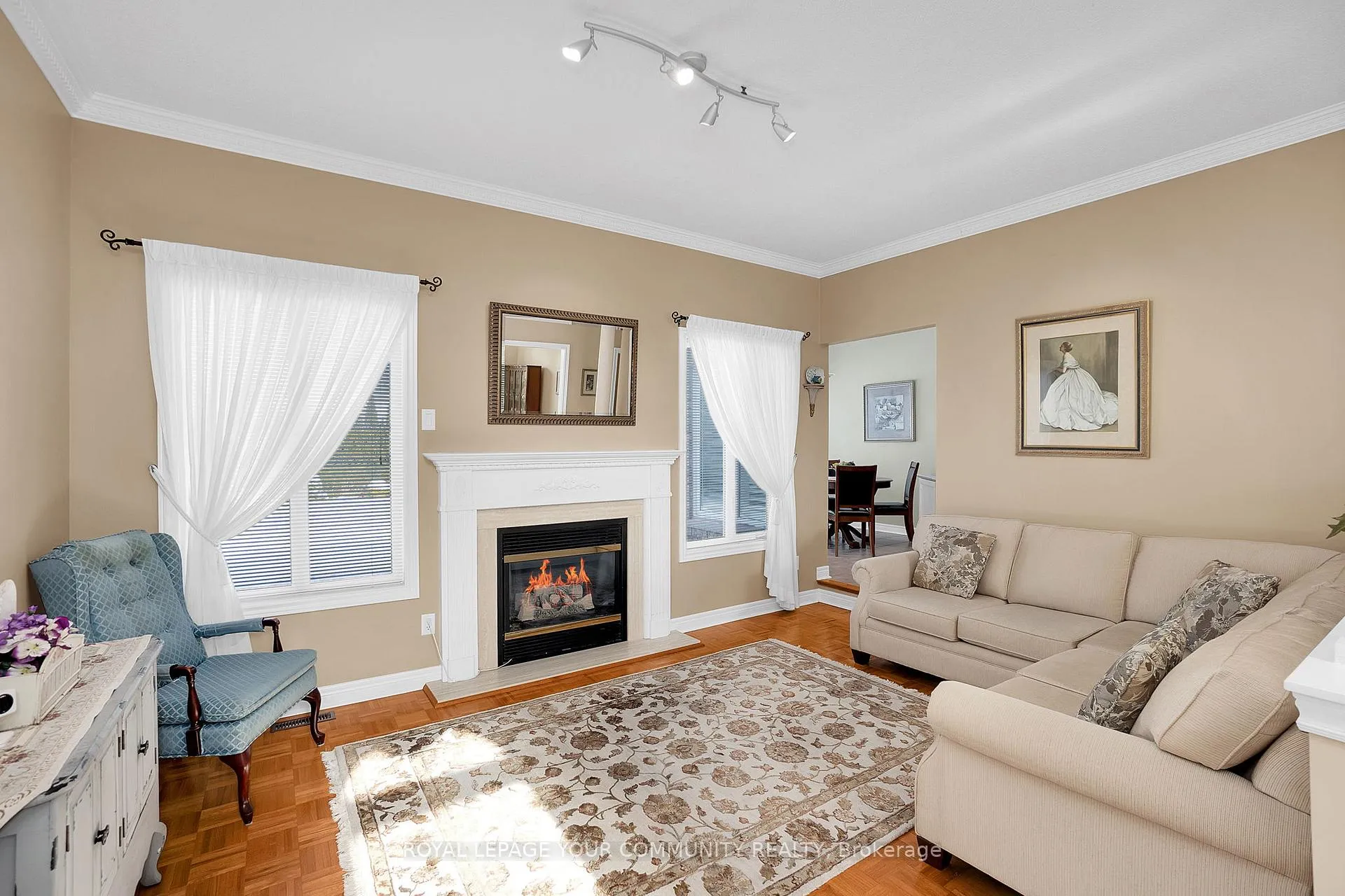 Photo 5 of 176 Laurentian Boulevard, Vaughan, Rural Vaughan — HOMEH