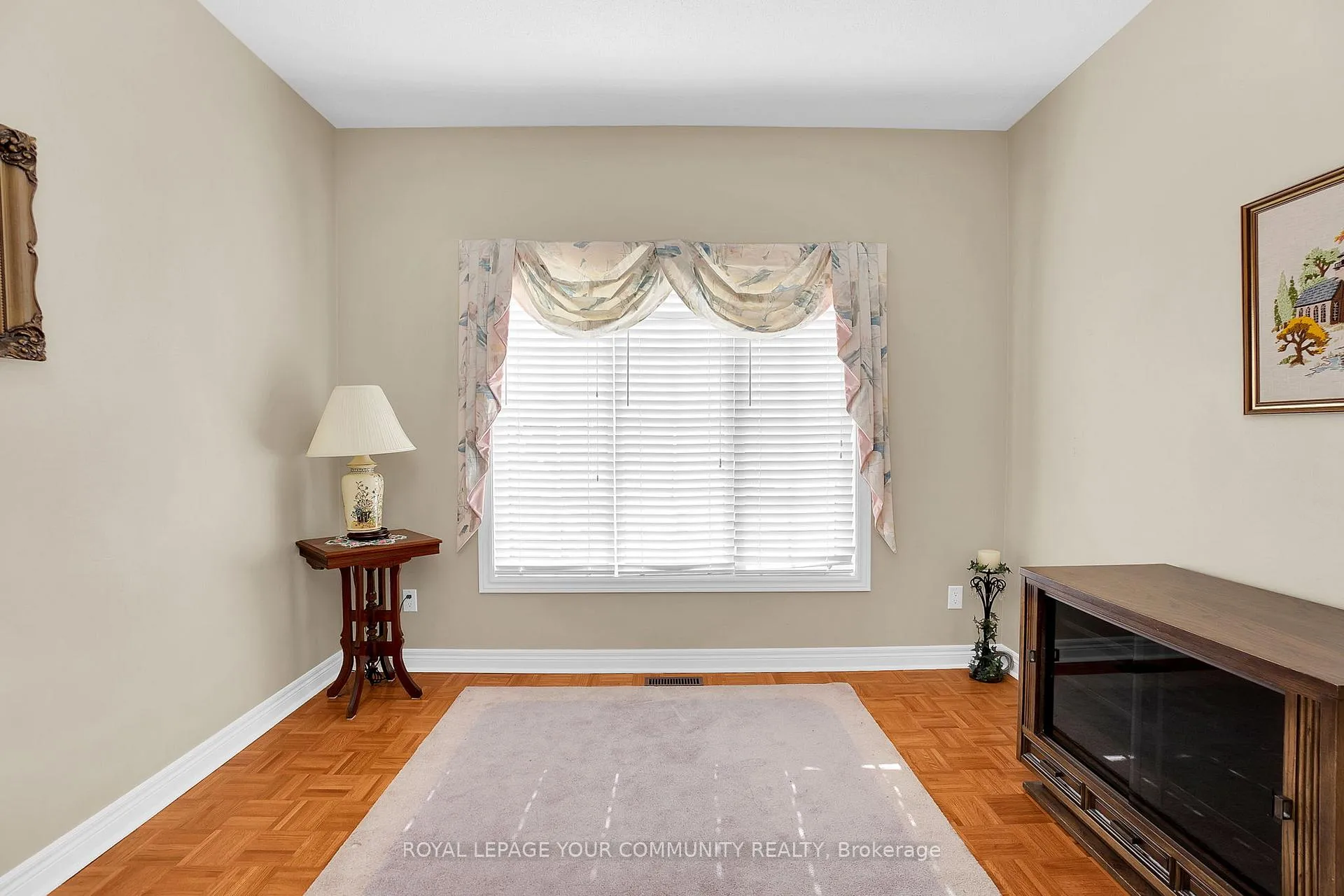 Photo 14 of 176 Laurentian Boulevard, Vaughan, Rural Vaughan — HOMEH