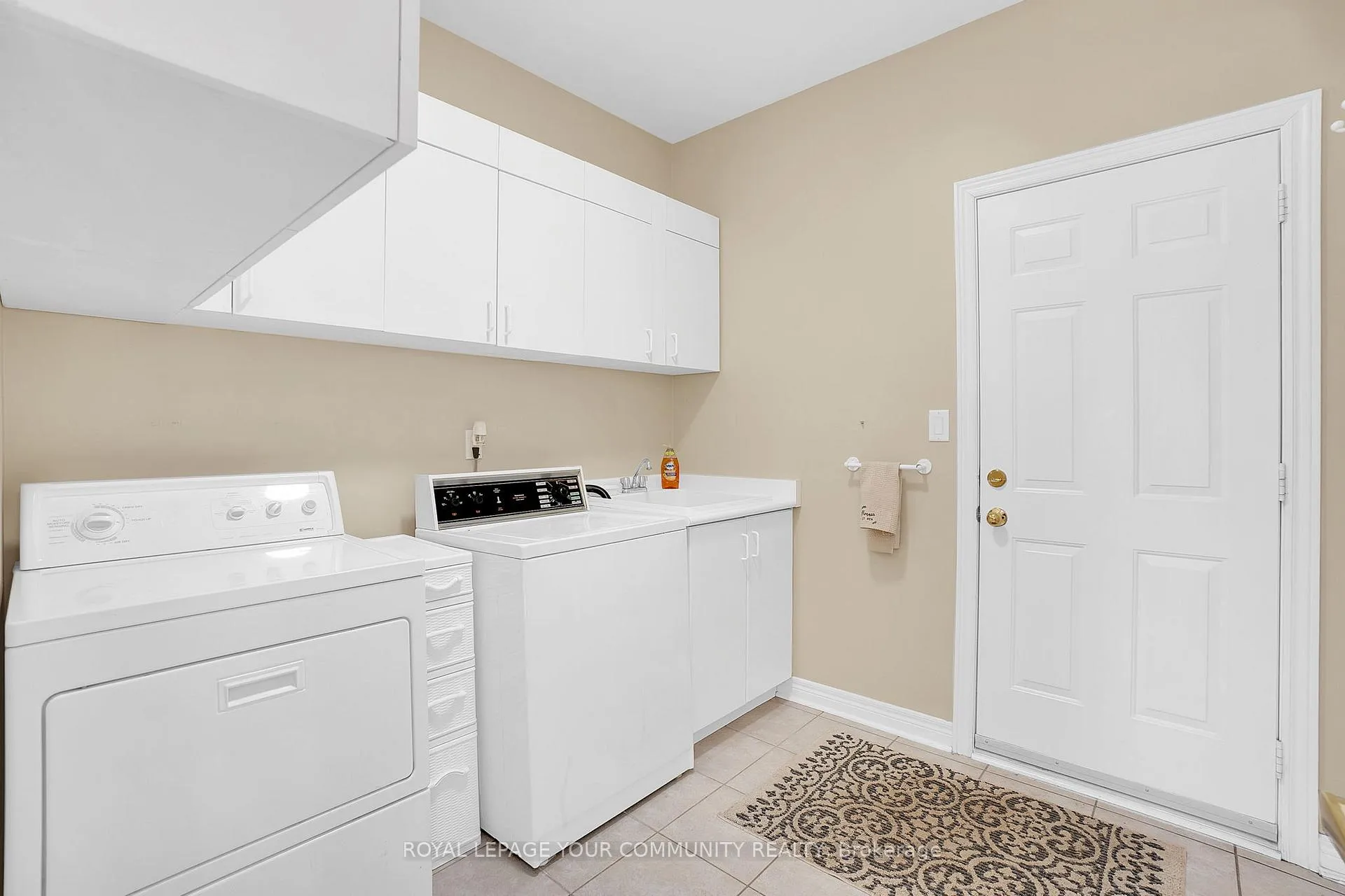 Photo 19 of 176 Laurentian Boulevard, Vaughan, Rural Vaughan — HOMEH