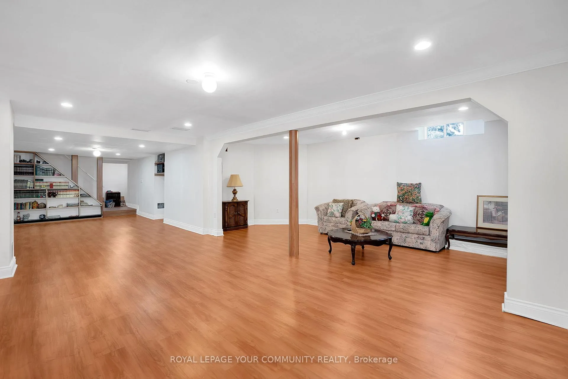 Photo 21 of 176 Laurentian Boulevard, Vaughan, Rural Vaughan — HOMEH