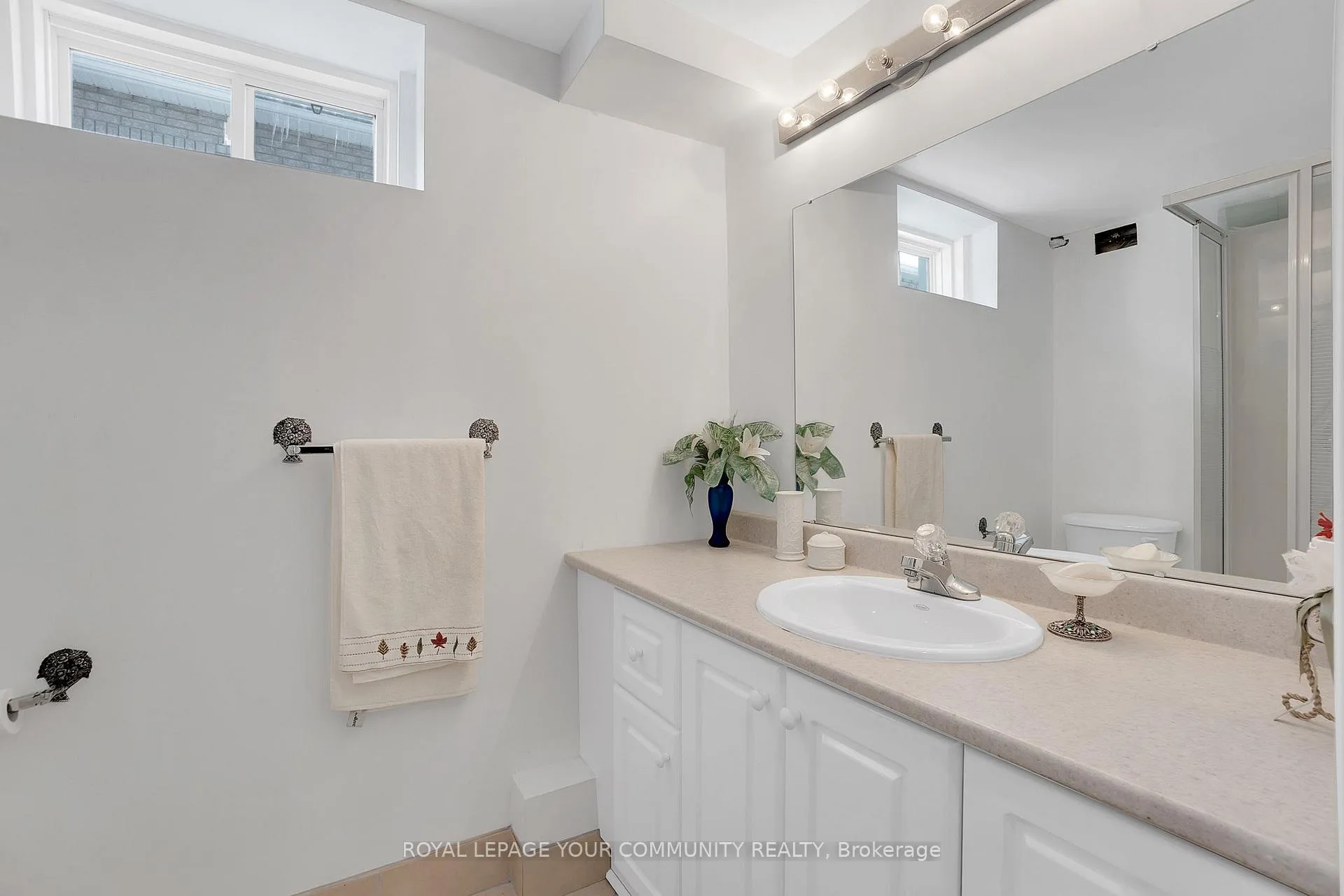 Photo 23 of 176 Laurentian Boulevard, Vaughan, Rural Vaughan — HOMEH