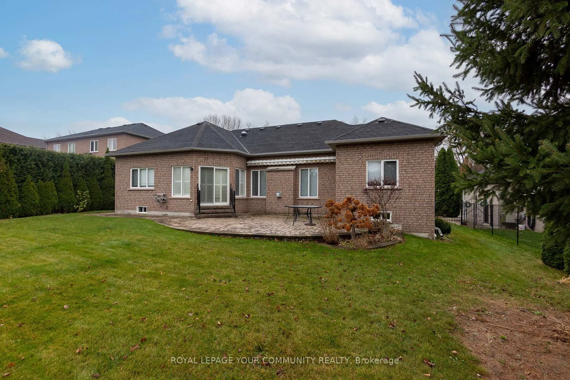 Photo 25 of 176 Laurentian Boulevard, Vaughan, Rural Vaughan — HOMEH