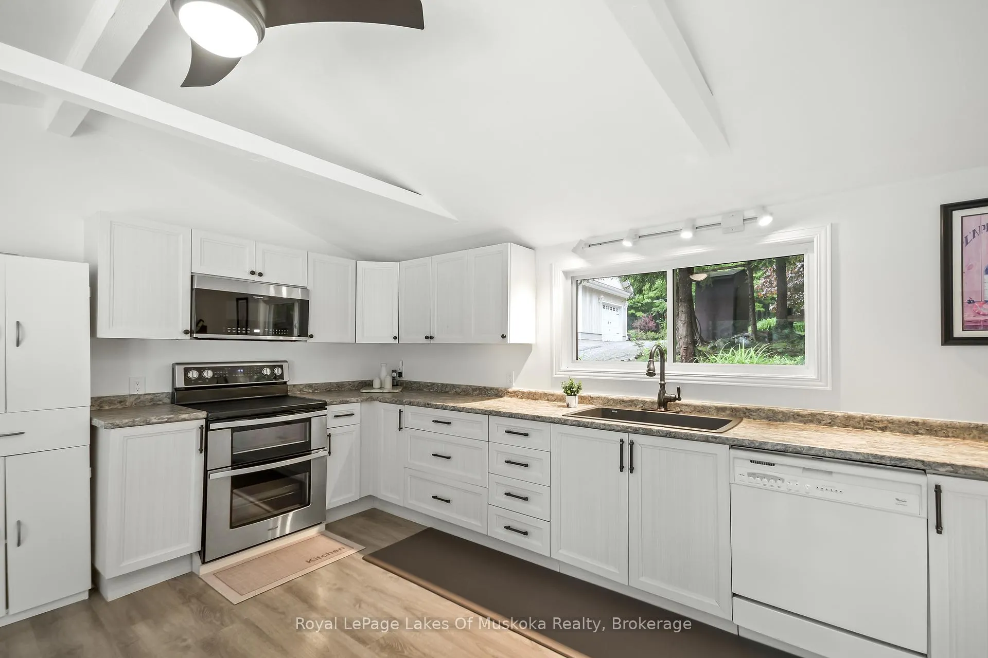 Photo 16 of 1019 Lakeshore Drive N, Bracebridge, Oakley — HOMEH
