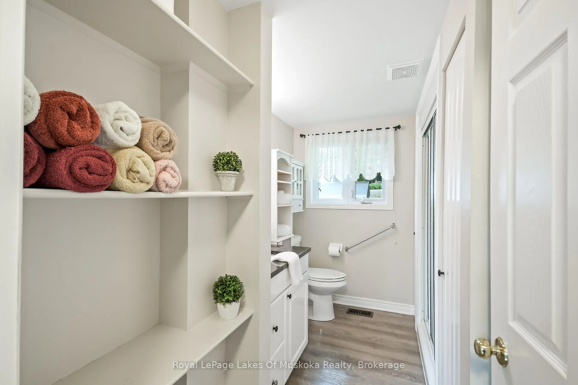 Photo 21 of 1019 Lakeshore Drive N, Bracebridge, Oakley — HOMEH