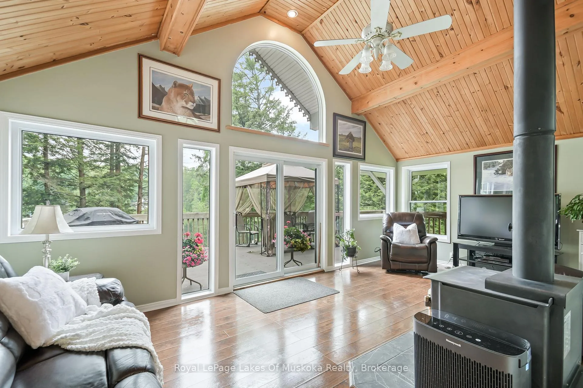 Photo 24 of 1019 Lakeshore Drive N, Bracebridge, Oakley — HOMEH