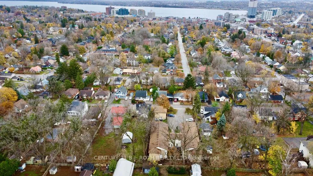 Photo 38 of 24 North Street N, Barrie, Wellington — HOMEH