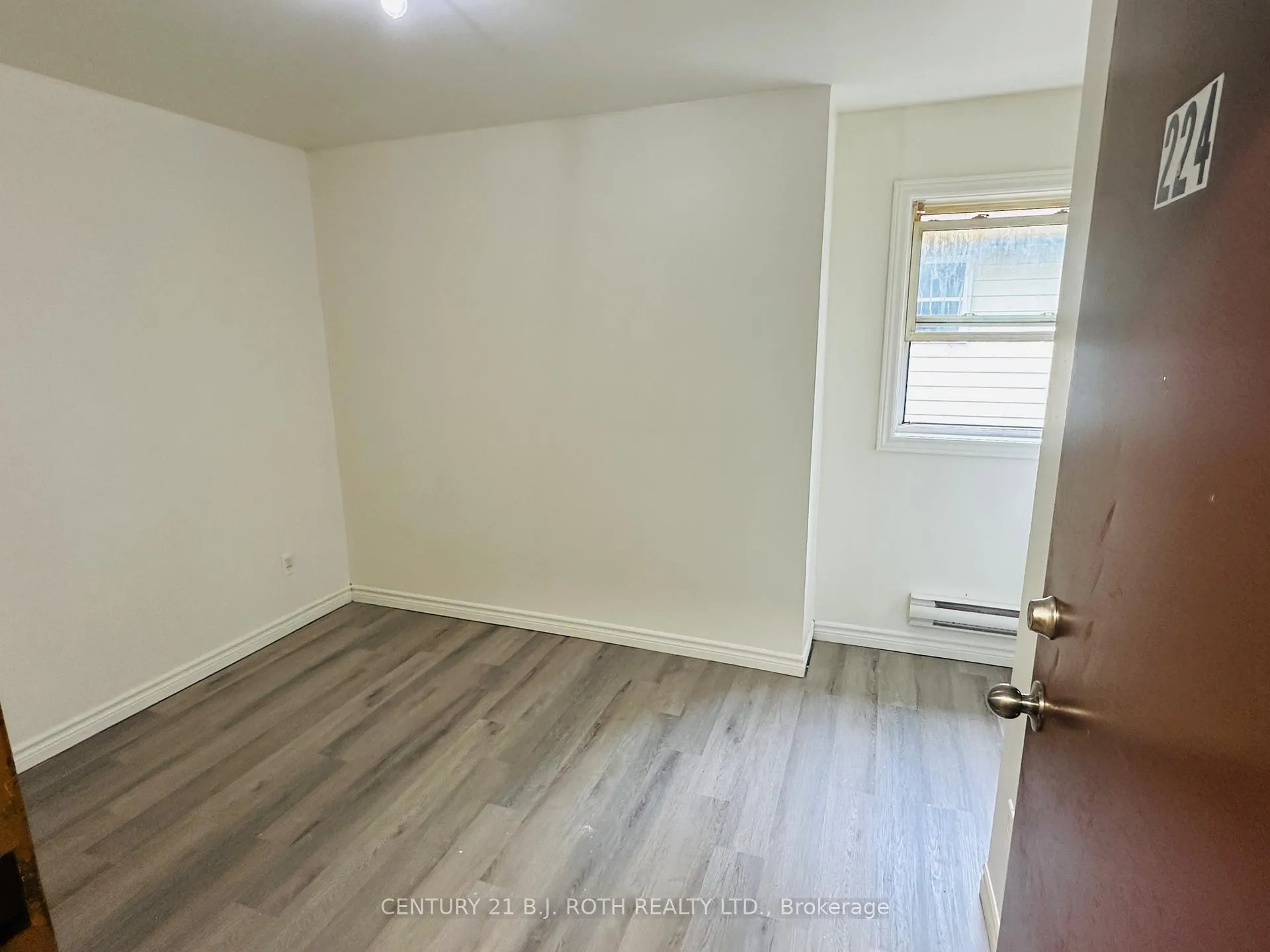 Photo 89 of 24 North Street N, Barrie, Wellington — HOMEH