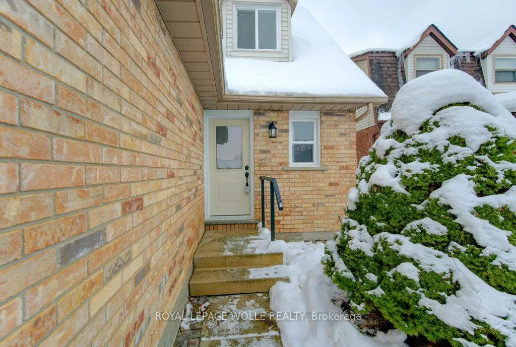 Photo 3 of 502 Misty Crescent, Kitchener — HOMEH