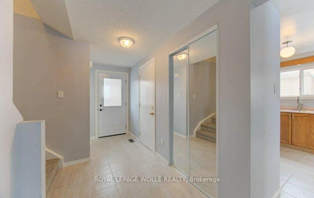Photo 4 of 502 Misty Crescent, Kitchener — HOMEH