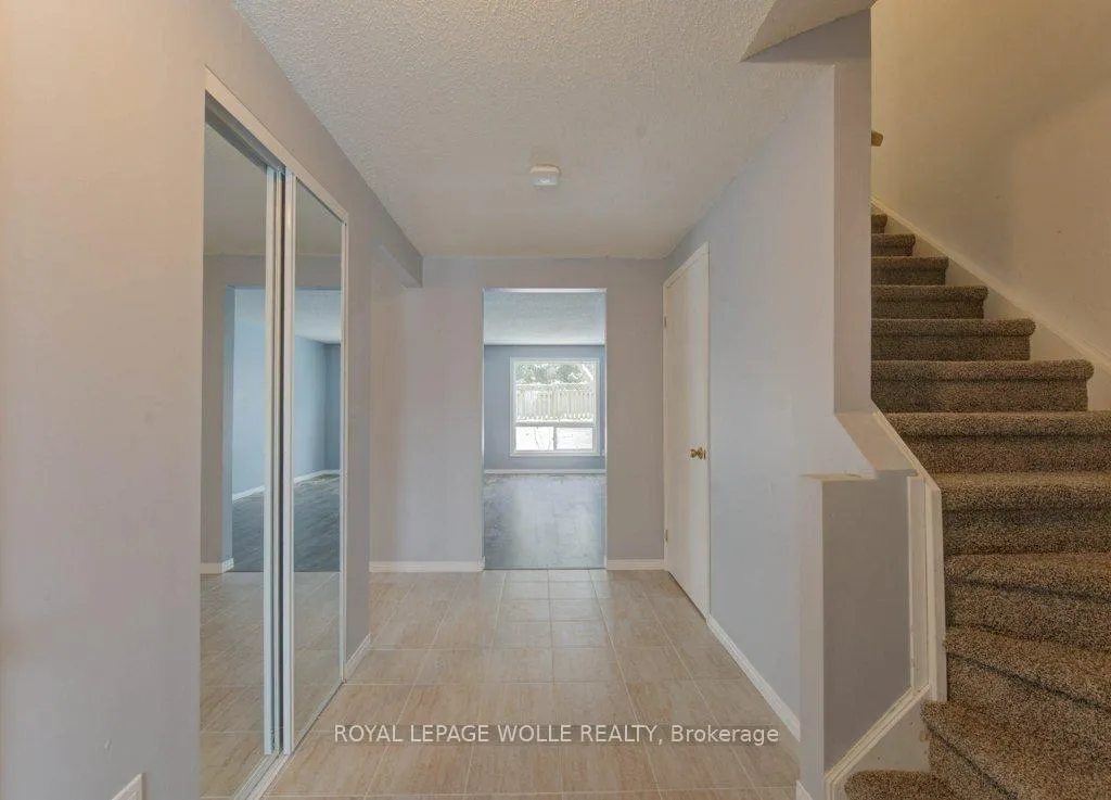 Photo 5 of 502 Misty Crescent, Kitchener — HOMEH